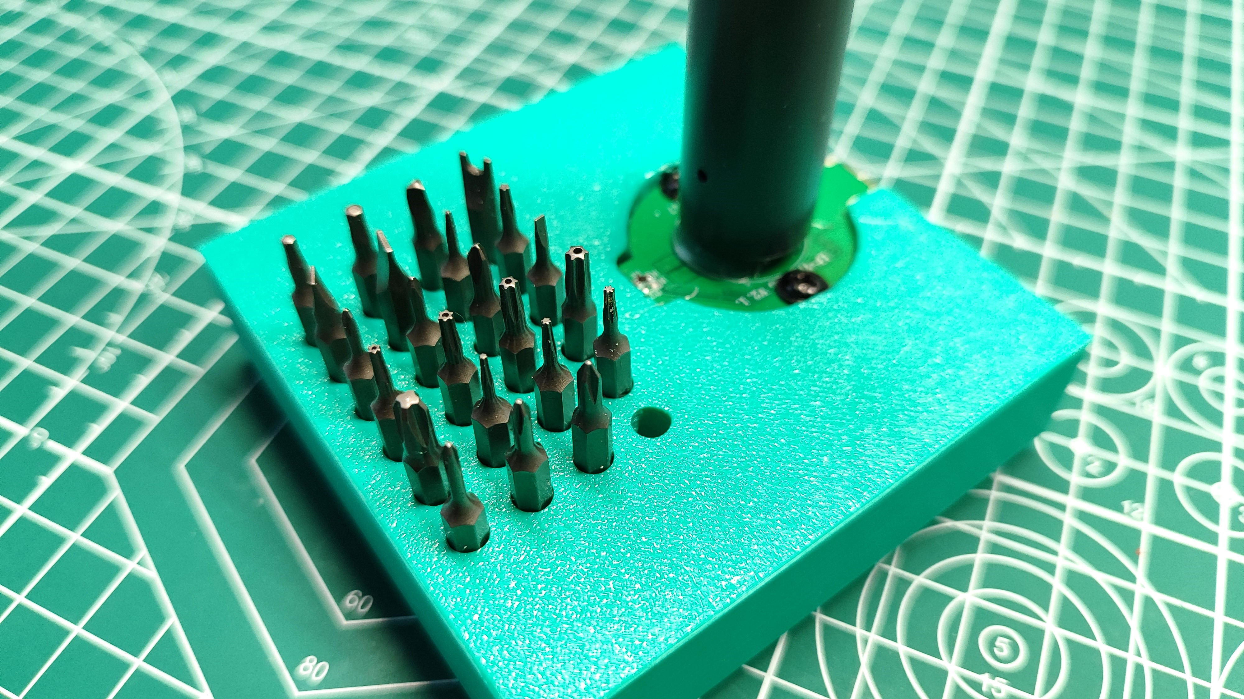 Miniatura 2 do modelo 3D Gridfinity Electronic Screwdriver Stand