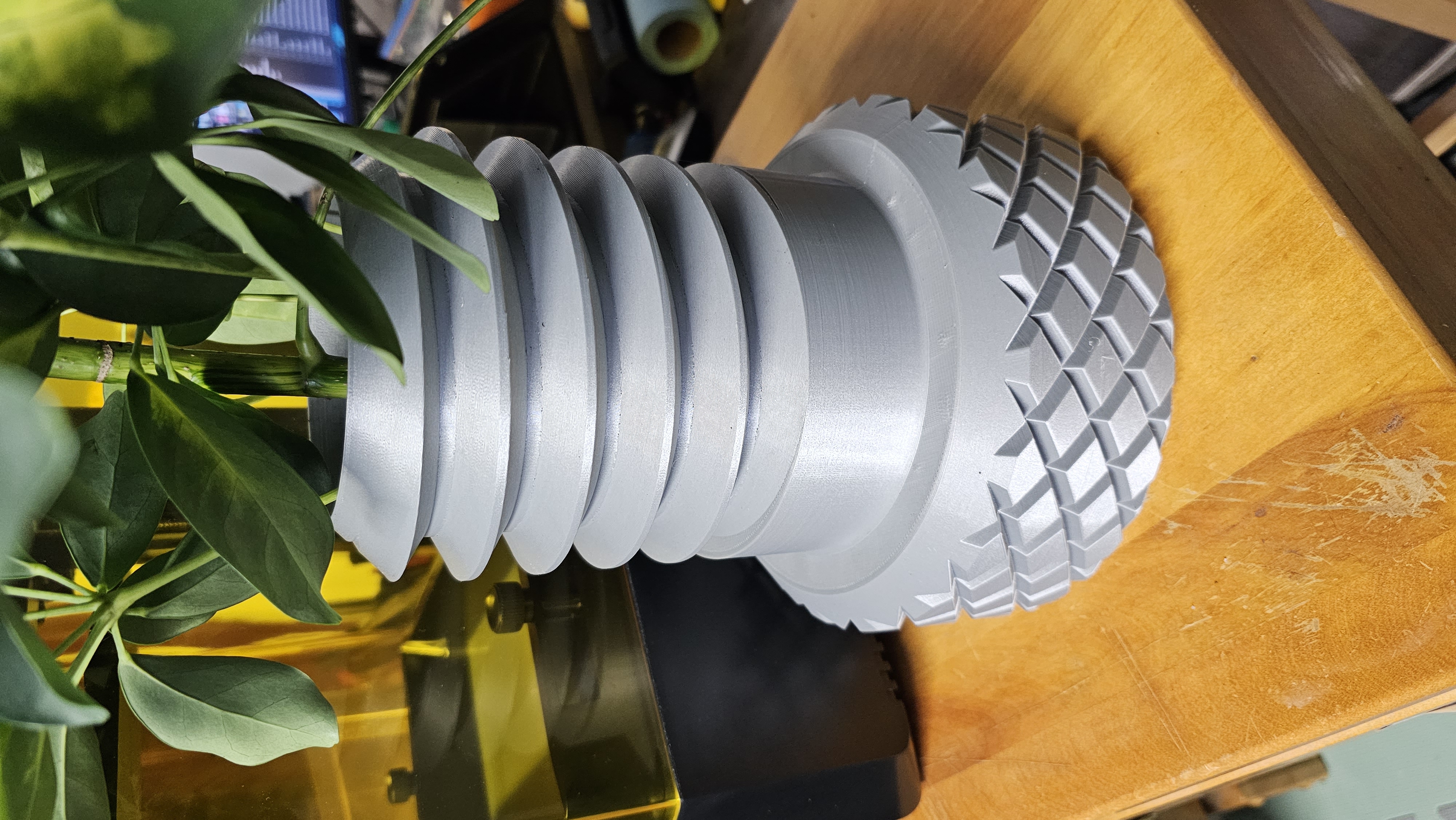 Thumbscrew Planter