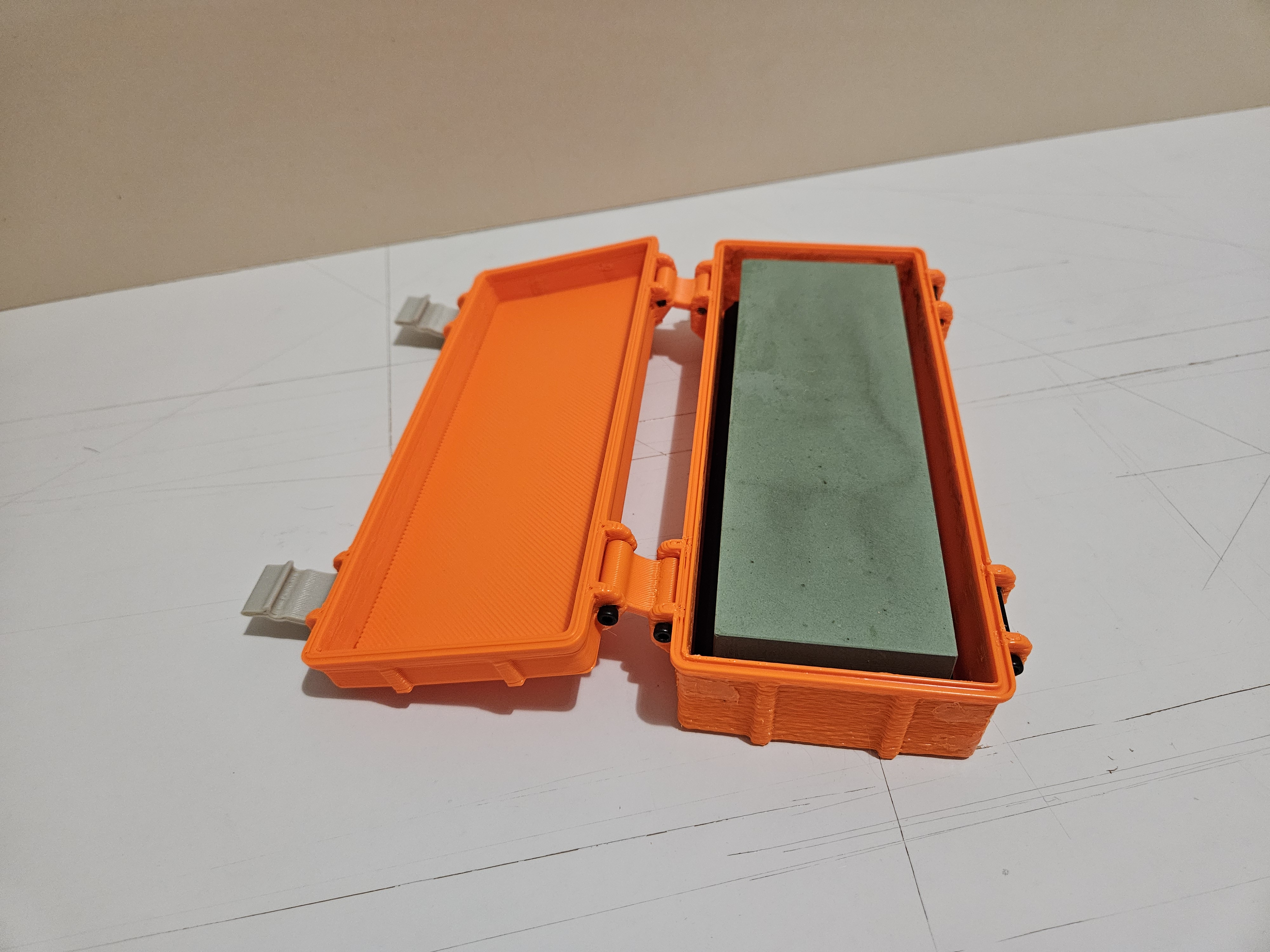 Rugged Box with stronger hinges (still Parametric) + whetstone box UPDATED