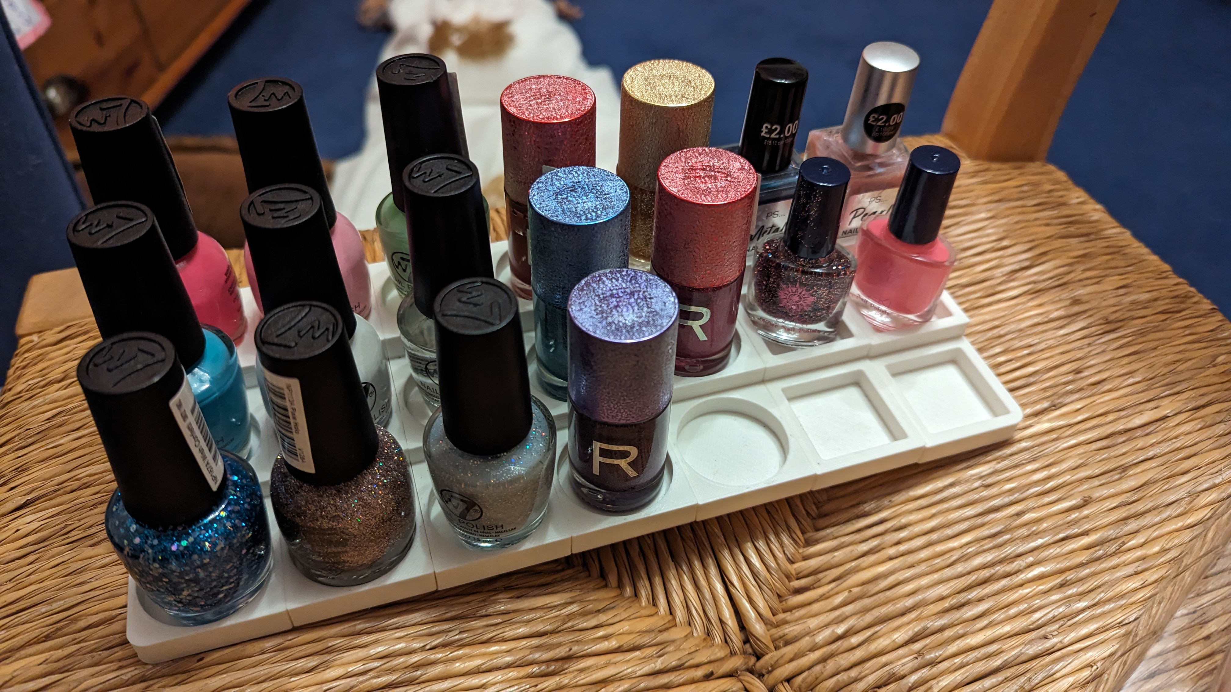 Modular nail polish stand