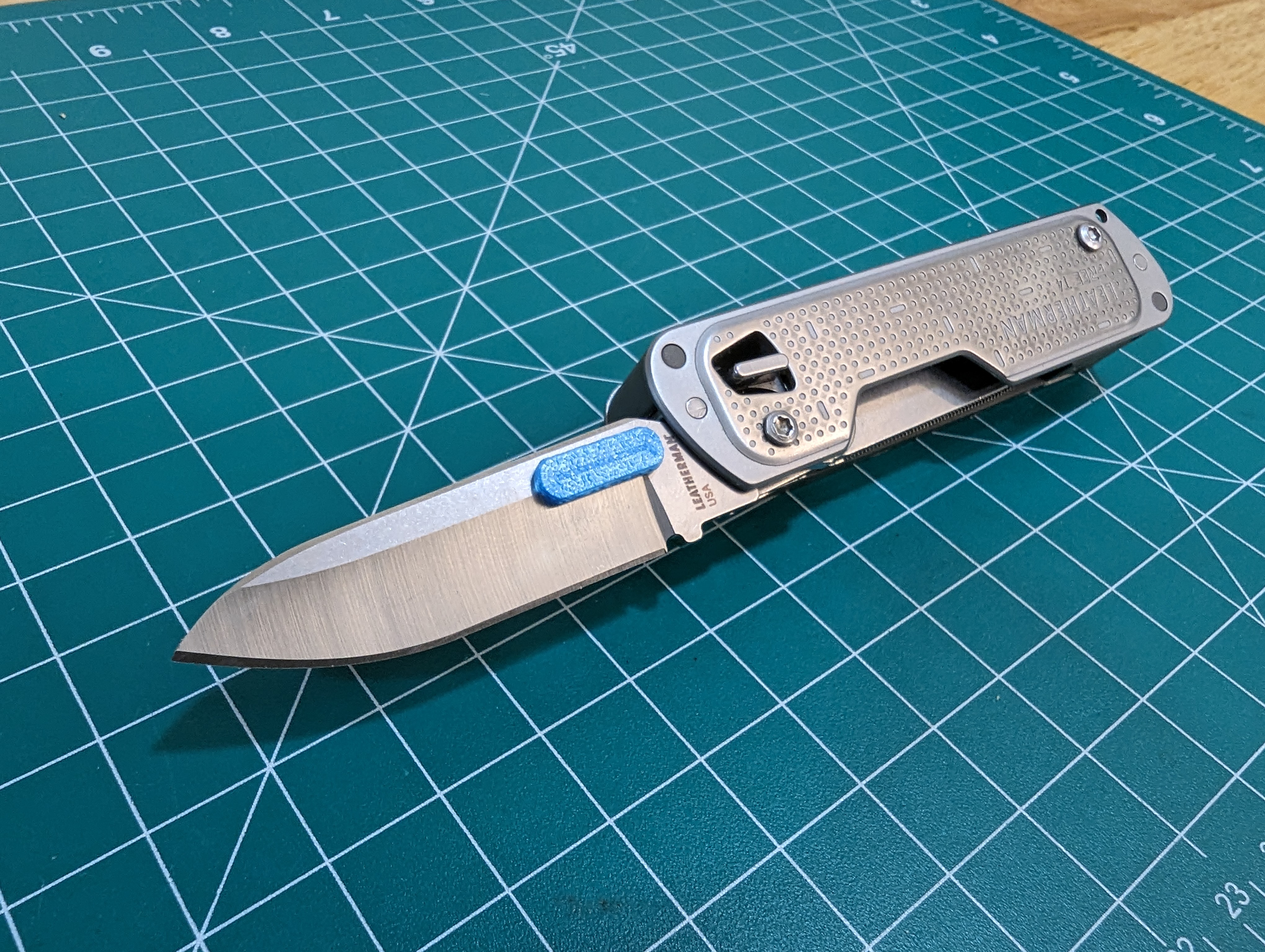 Leatherman Free T4 Thumbstud