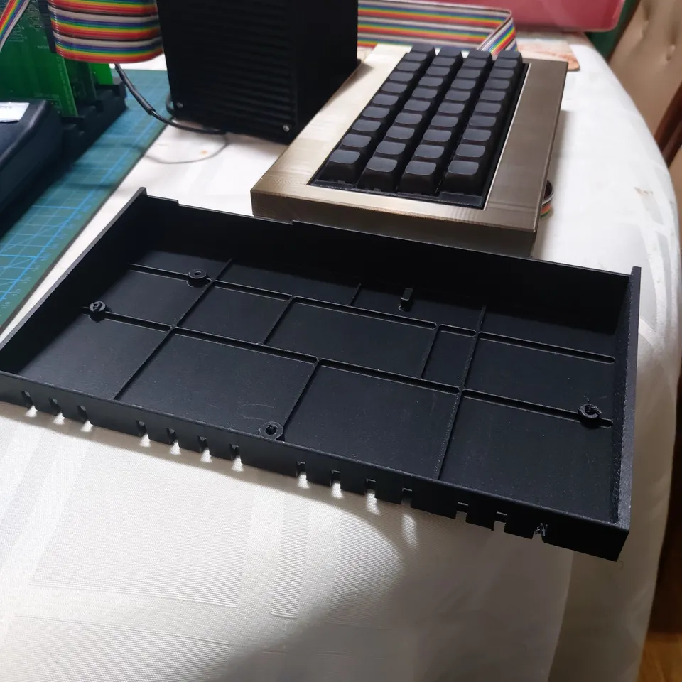 ZX81 keyboard enclosure base by Brizza | Download free STL model