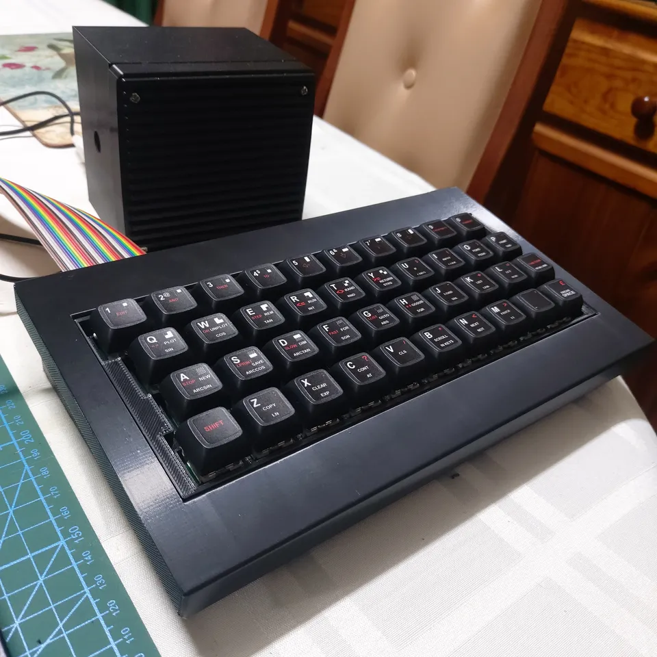 ハンドメイド　フリーケース ZX81 keyboard enclosure base by Brizza | Download free STL model