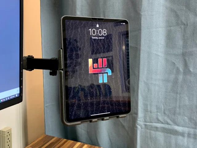 iPad Pro Magnetic VESA Mount