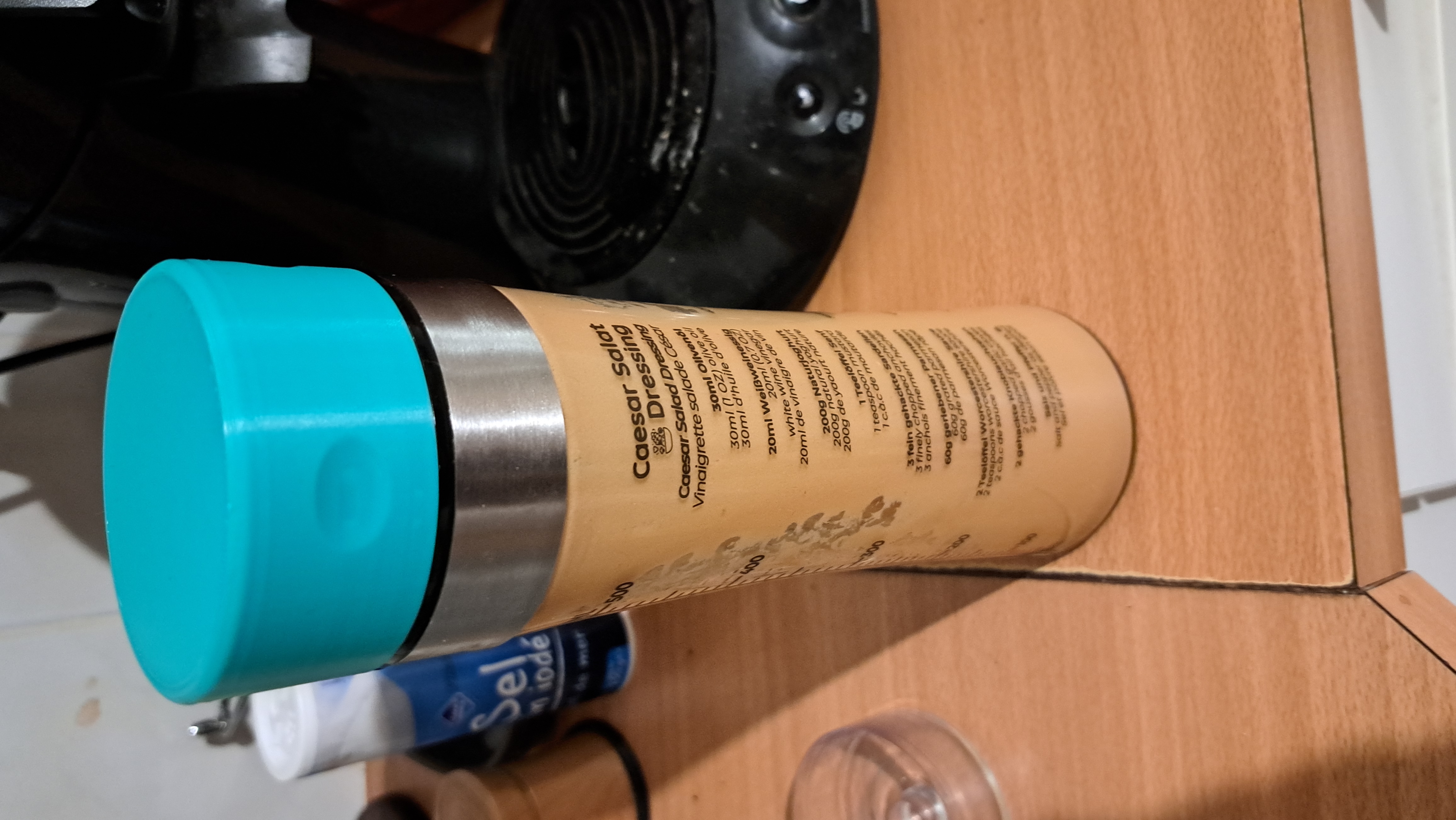 Lid for dressing shaker