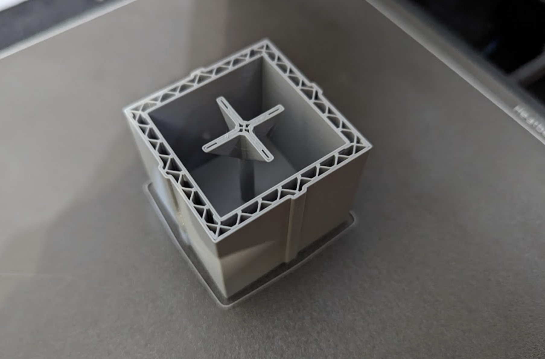 Parametric sealed gift box — thumbnail 3
