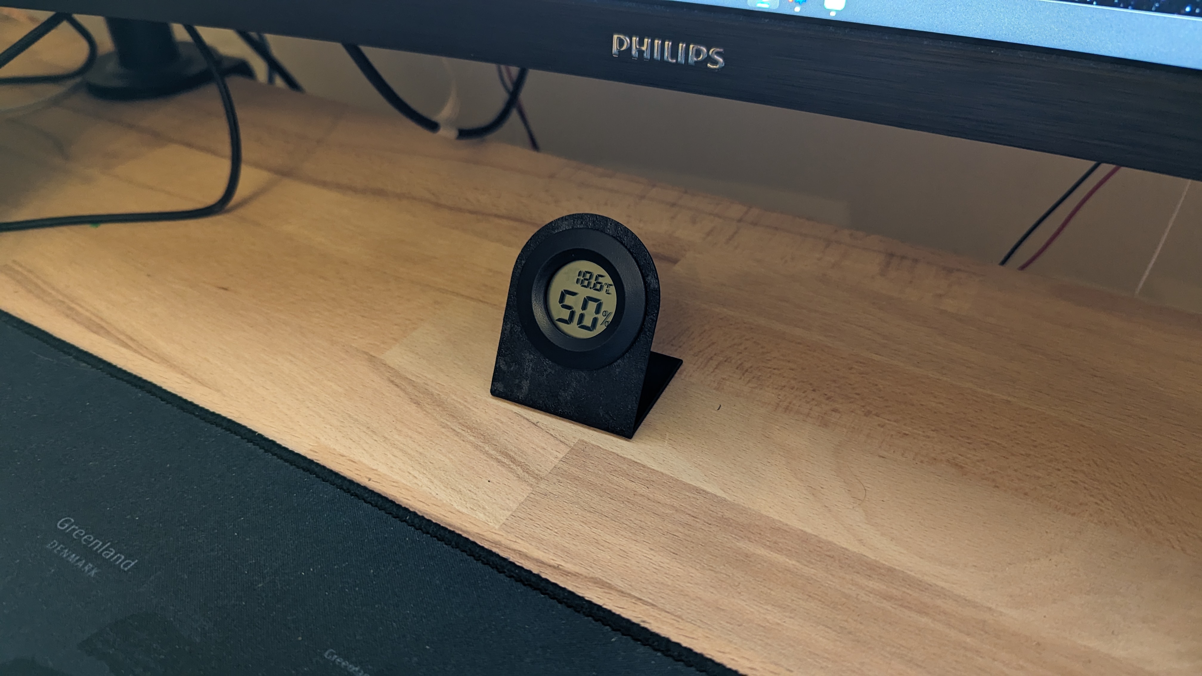 Miniatura 2 do modelo 3D Thermometer hygrometer stand