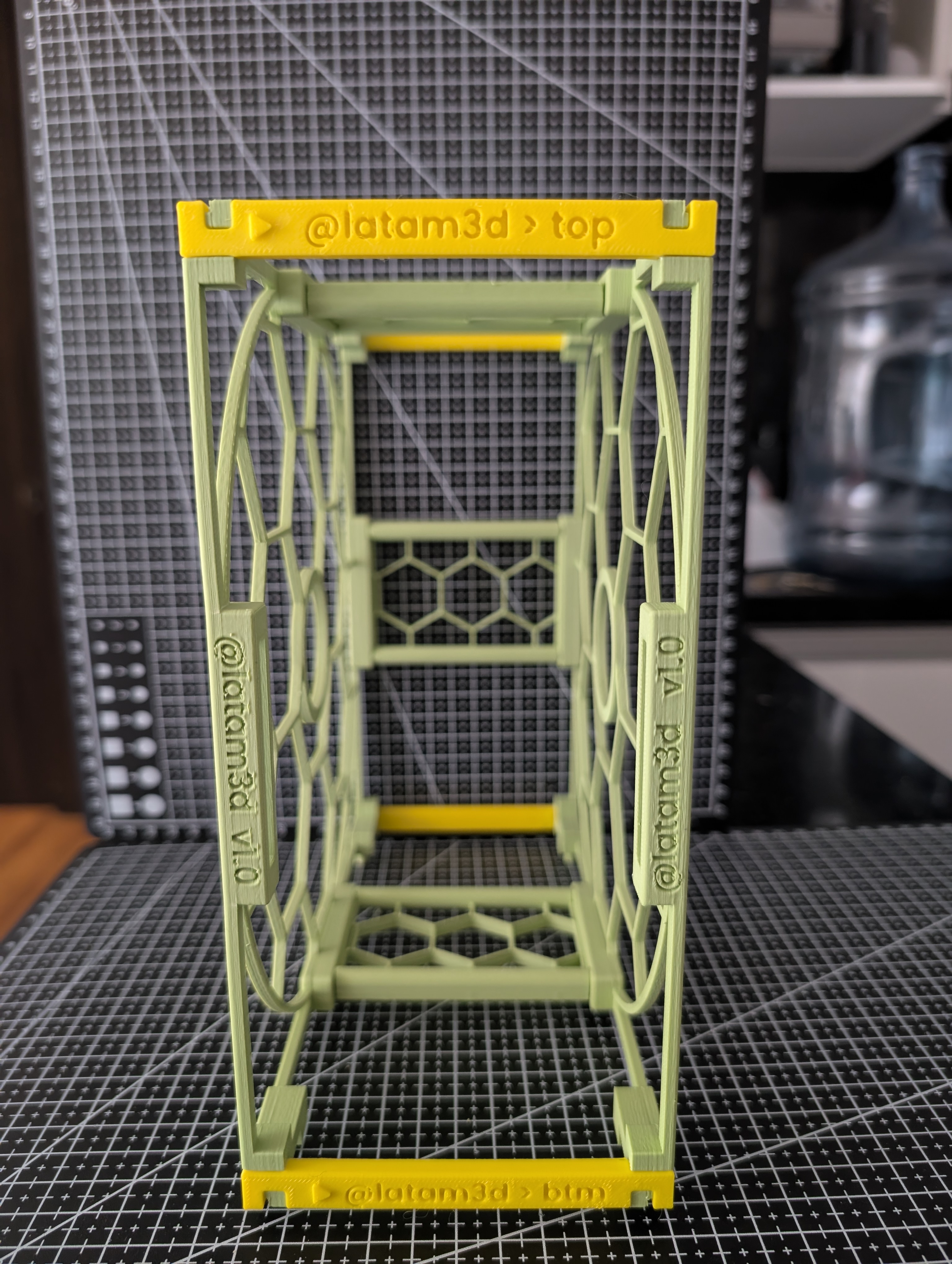 Miniatura 5 do modelo 3D Expandable filament spool bracket