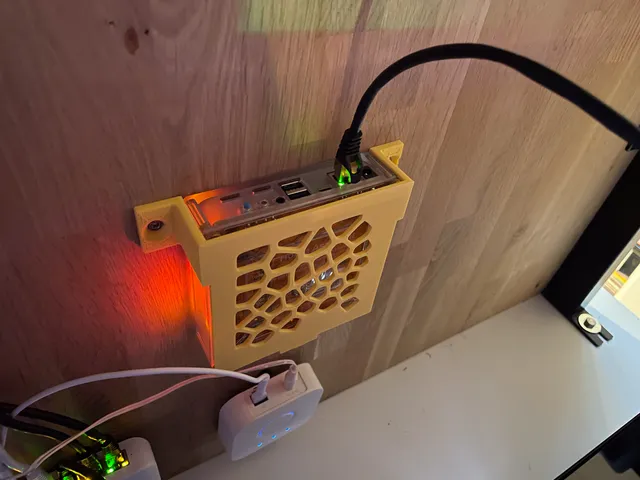 Mounting bracket for Home Assistant Yellow