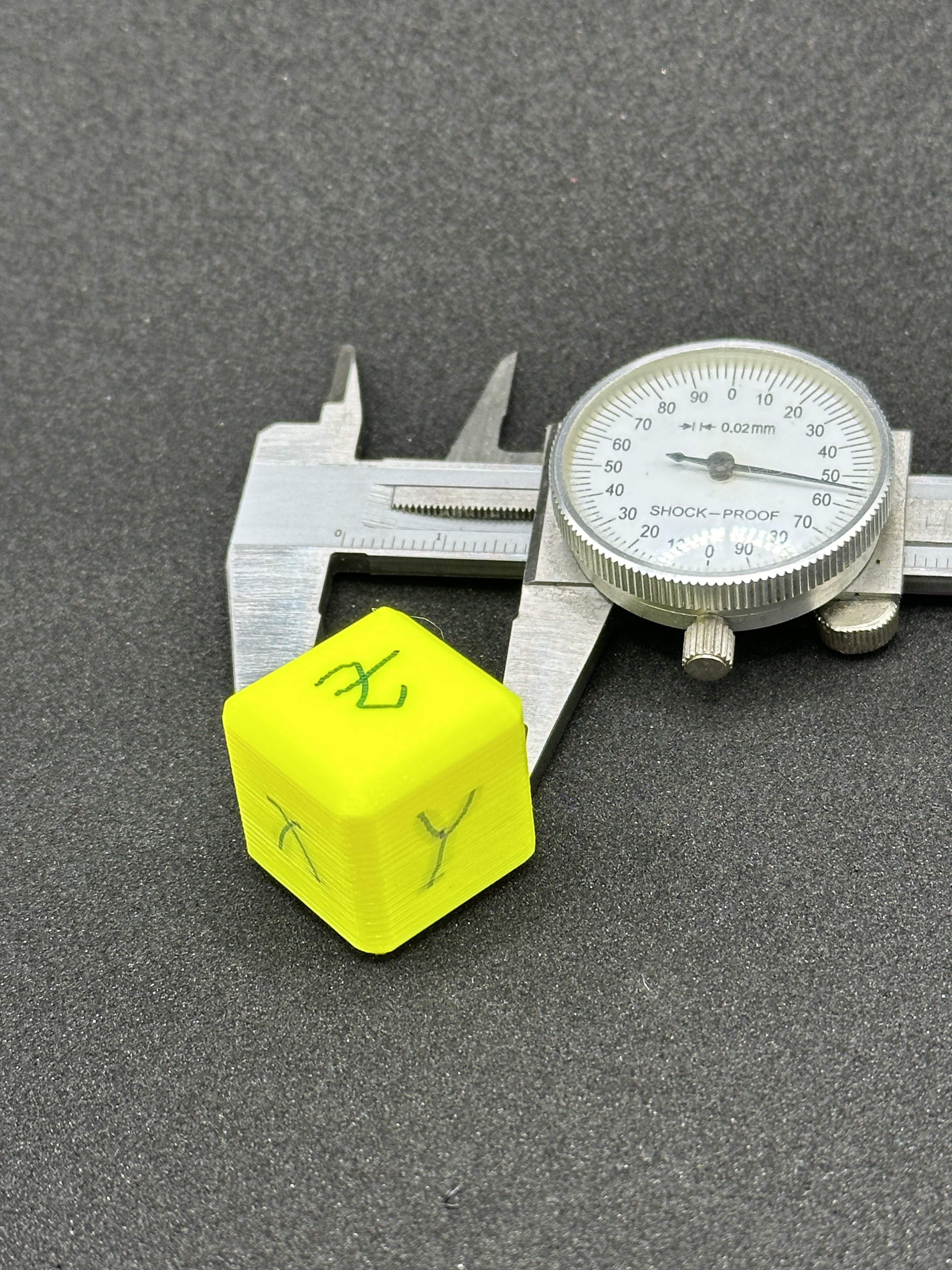 Simple Calibration Cube / Einfacher Kalibrierwürfel