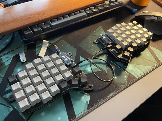 Kimiko Rev1 Split Keyboard open case
