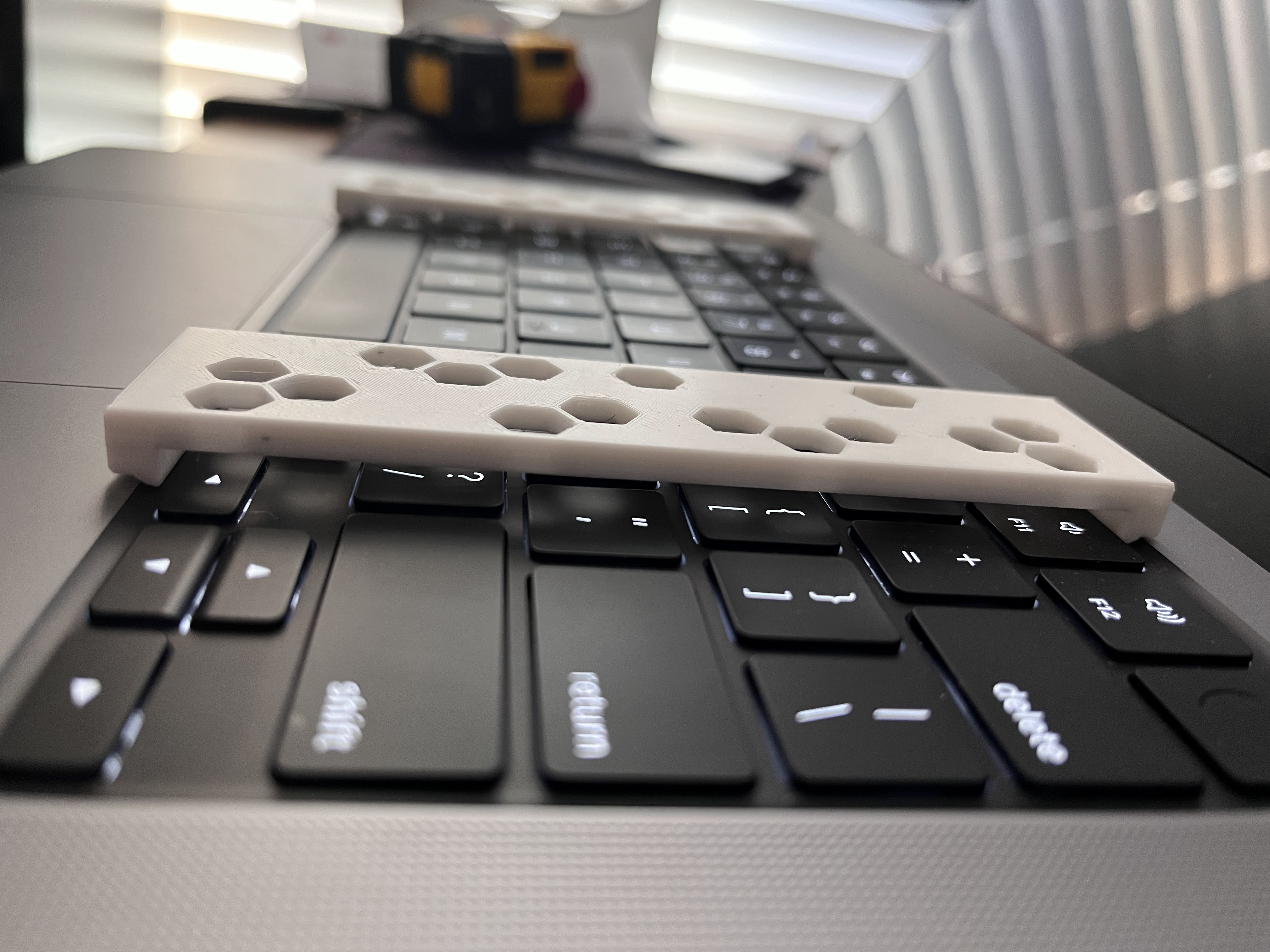 Universal Keyboard standoff for Macbook Pro (2021+ design) by Evie