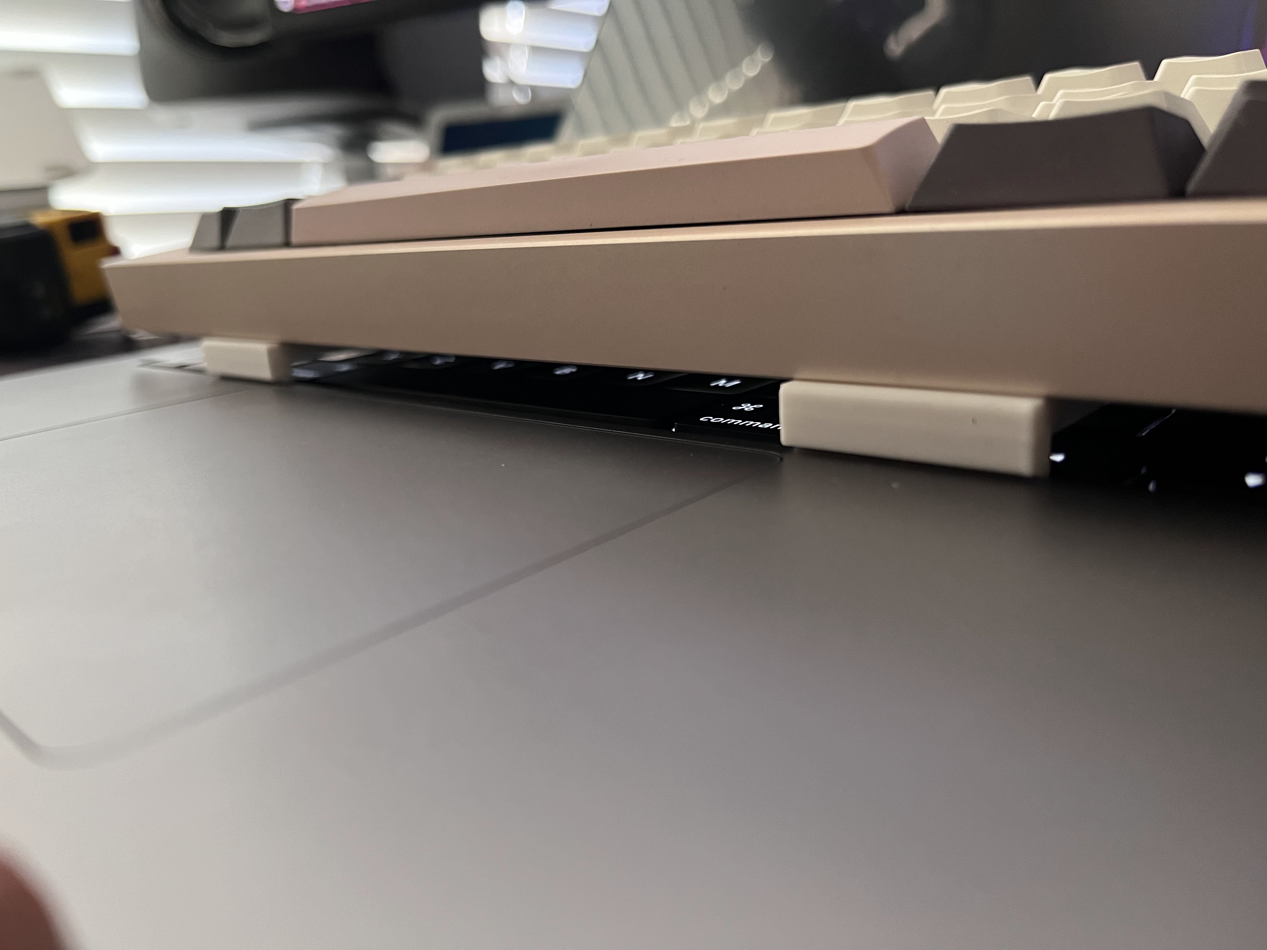 Universal Keyboard standoff for Macbook Pro (2021+ design) by Evie