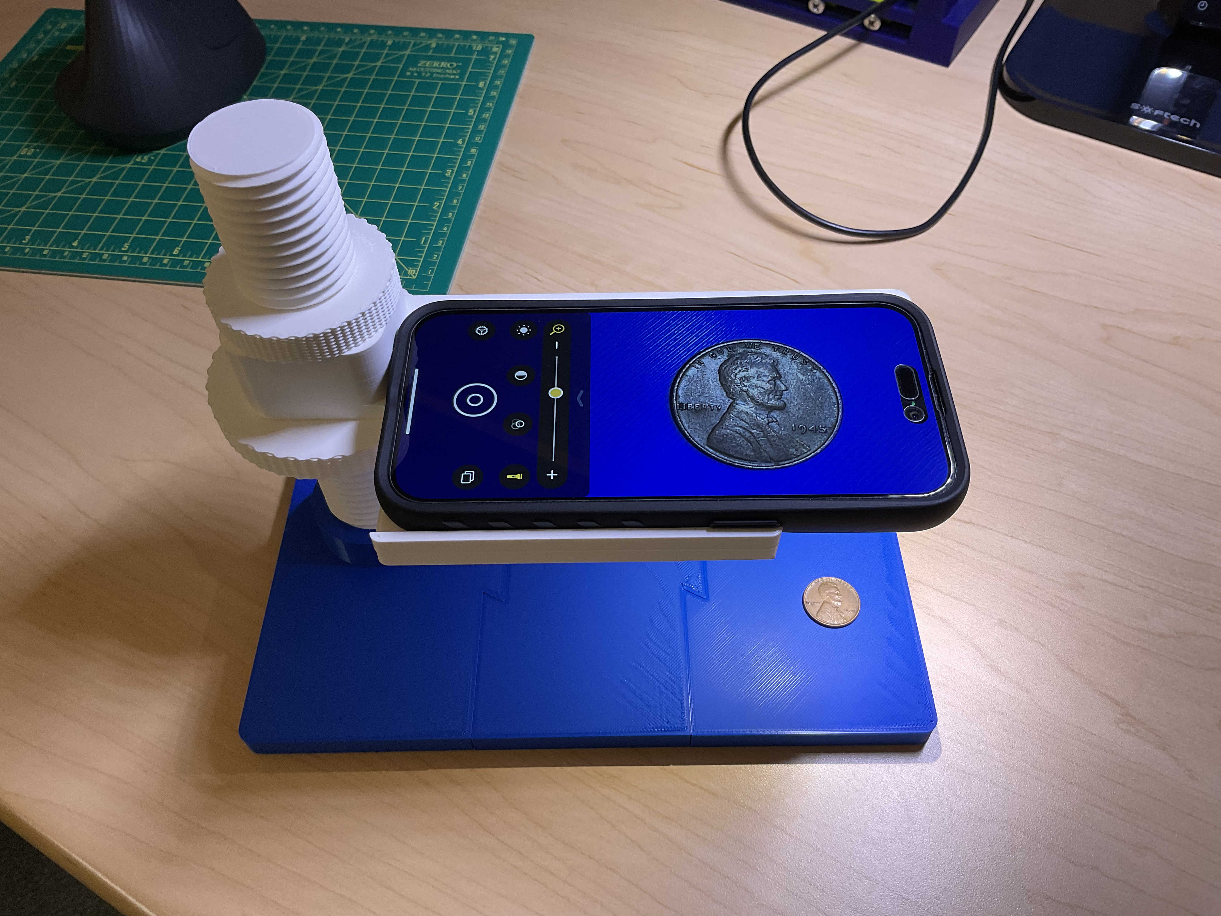 Miniatura 2 do modelo 3D Cell phone microscope stand
