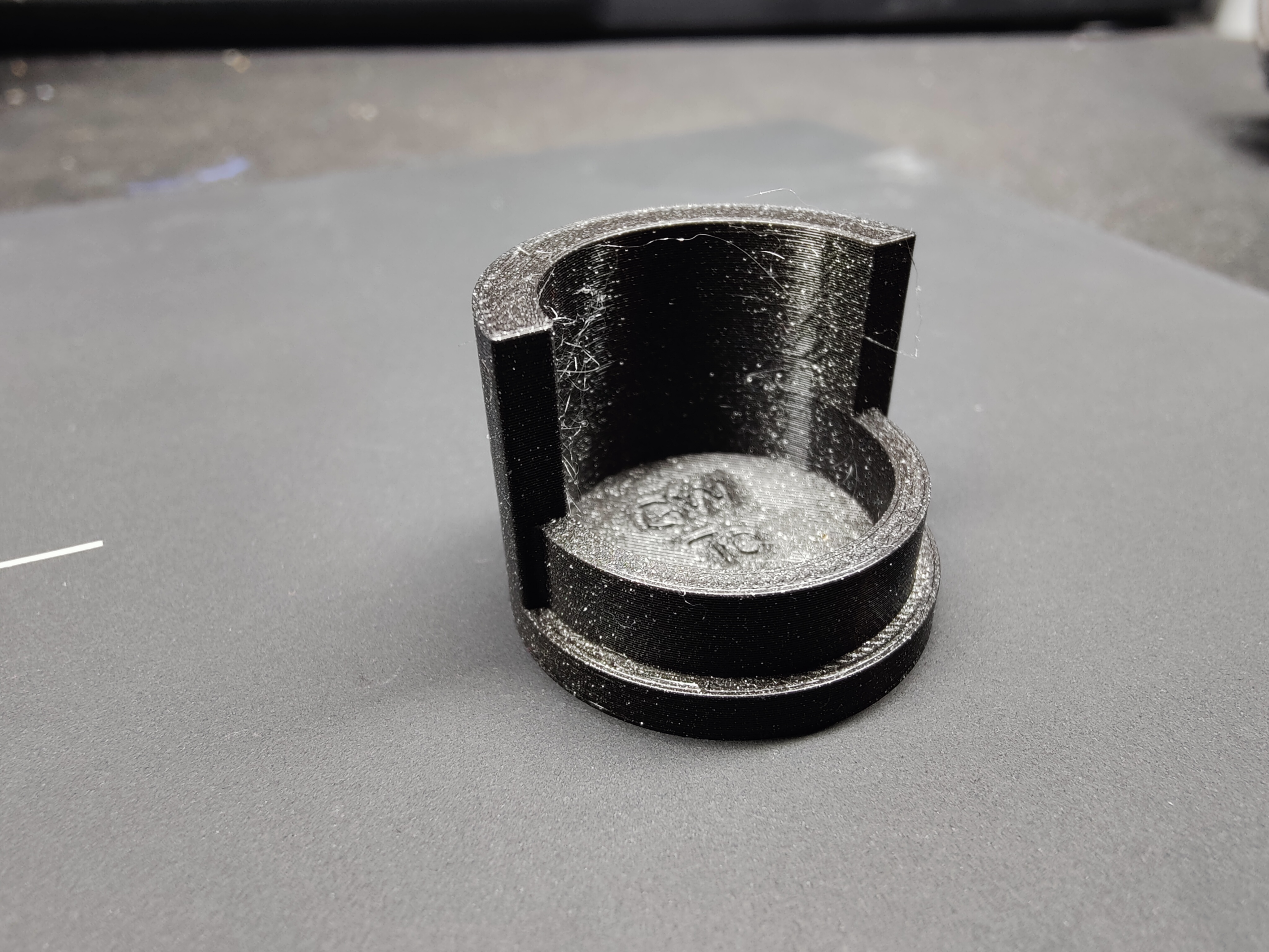 Adaptor from GW to Vallejo for War Gaming Paint Rack 3D model thumbnail