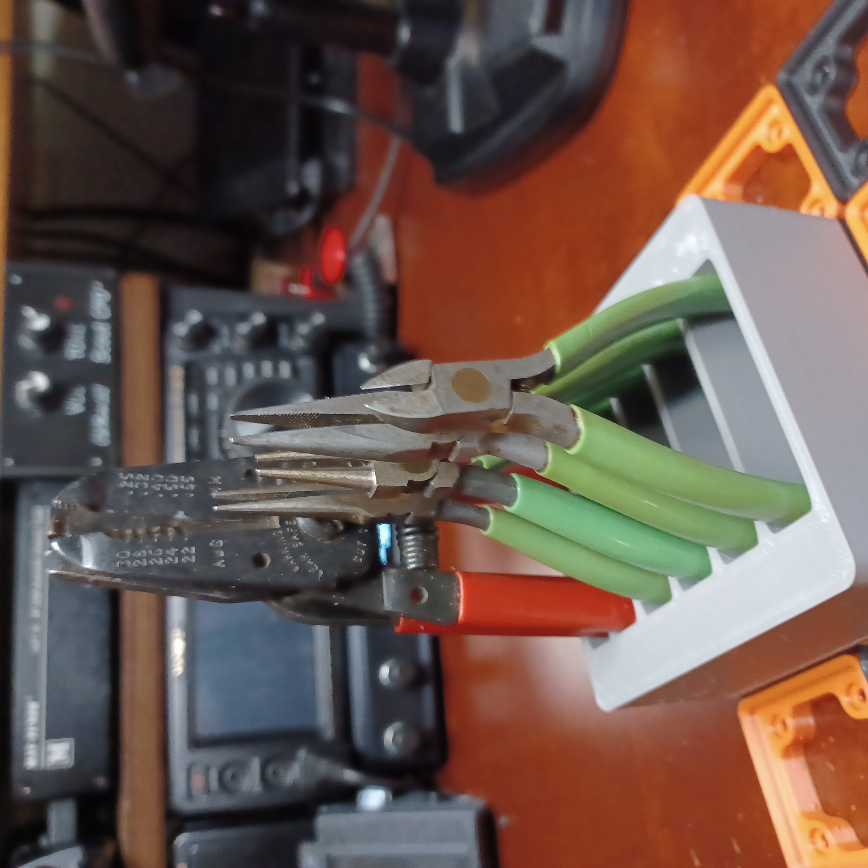 Gridfinity Plier-Stripper Holder