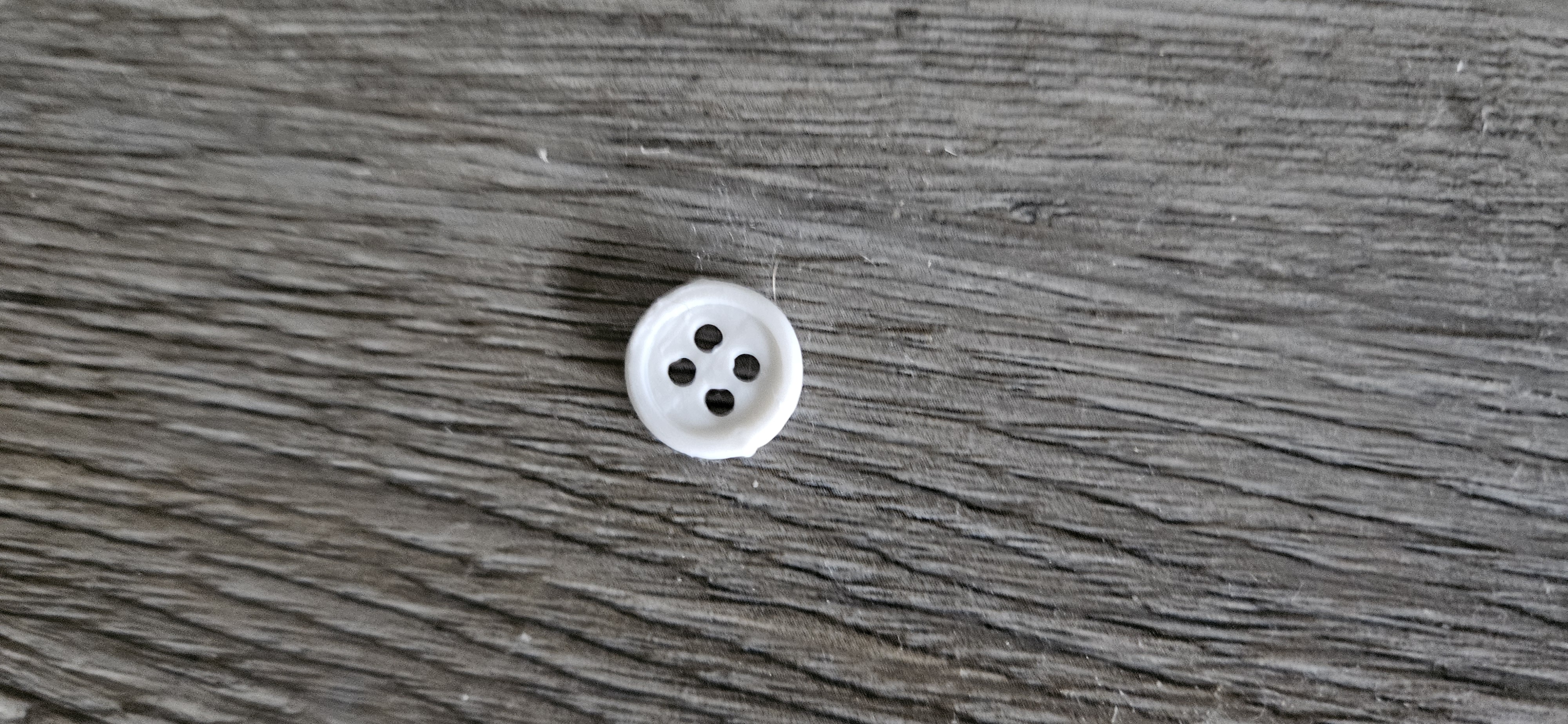 Simple clothing buttons