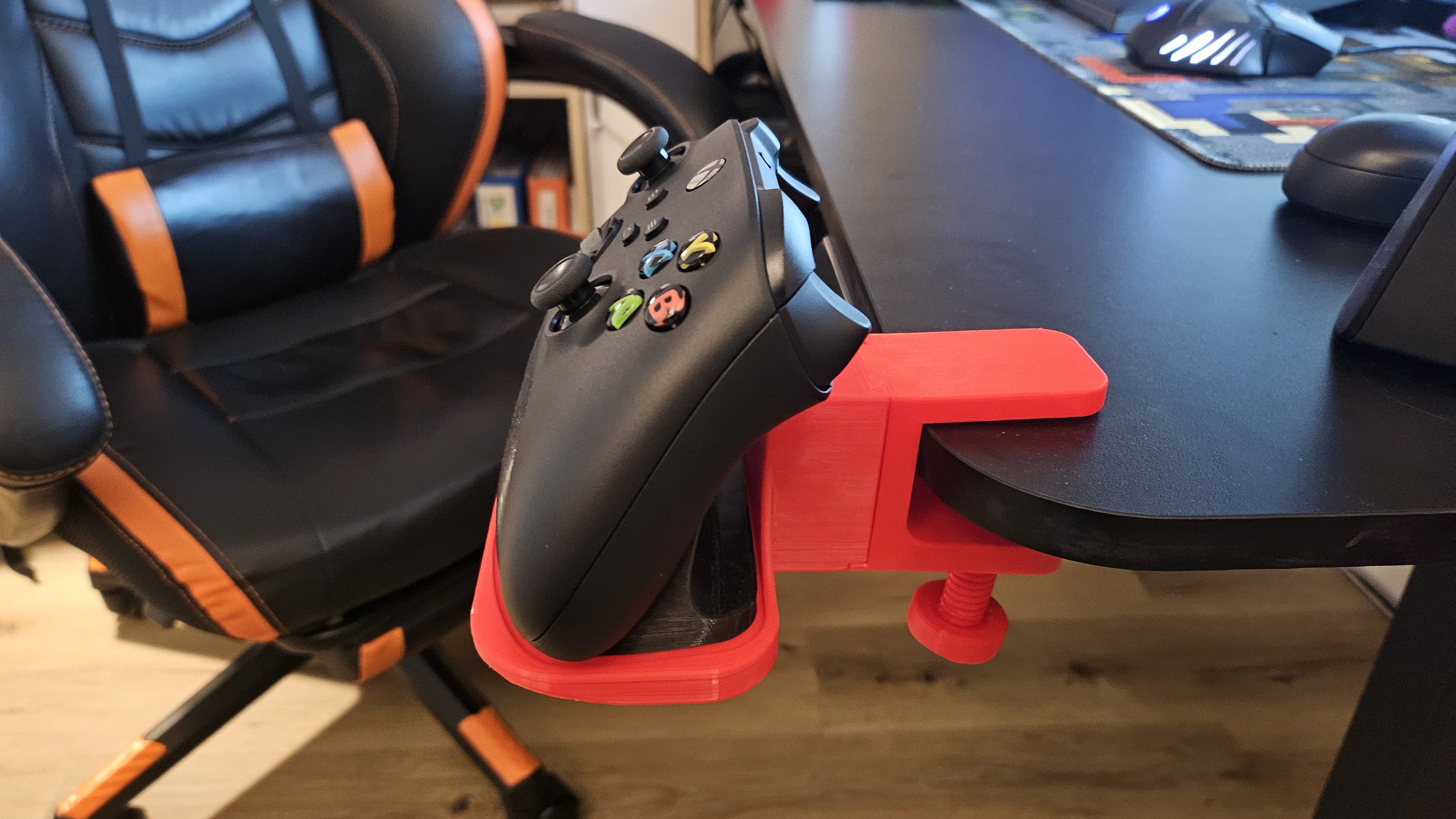 Miniatura 2 do modelo 3D Desk Xbox Controller Holder