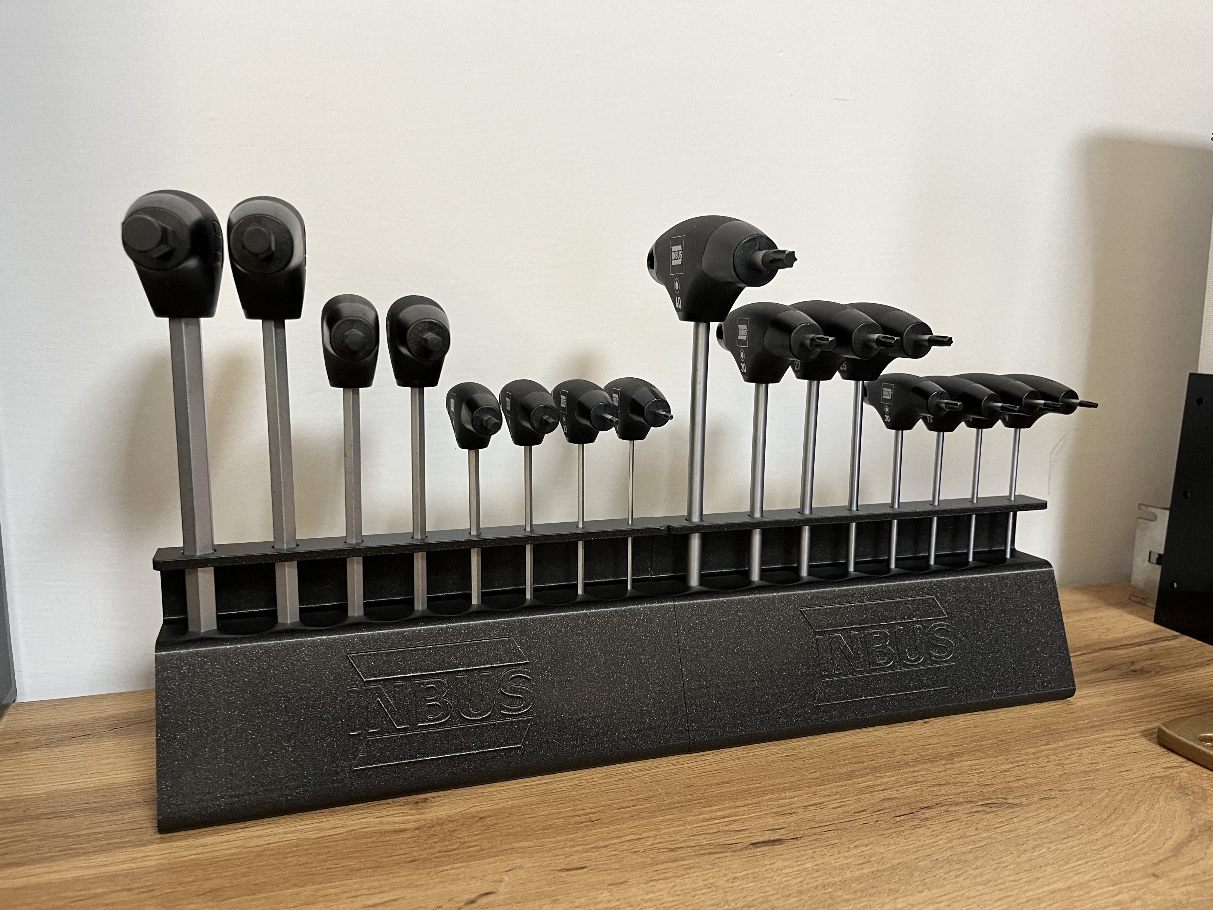 INBUS - T -Handle Stand