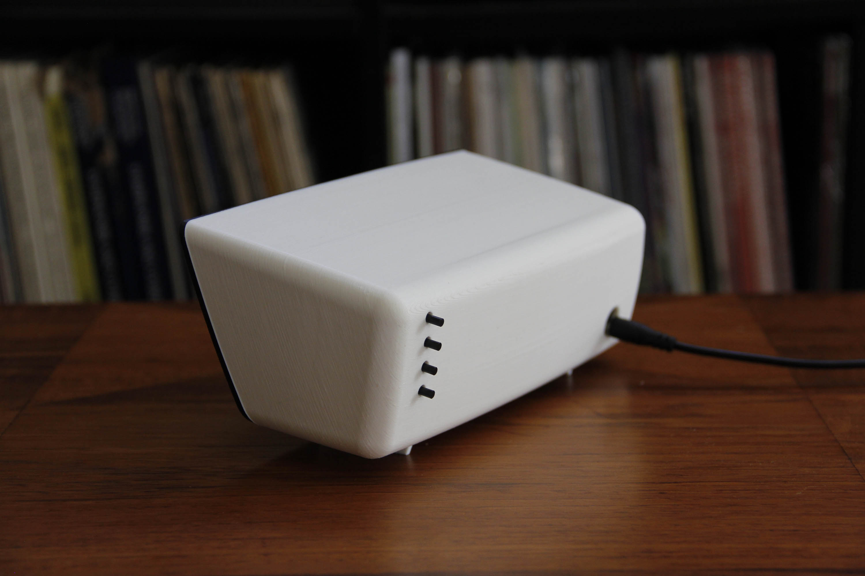 Miniatura 4 do modelo 3D Midcentury Nixie Digital Clock Case