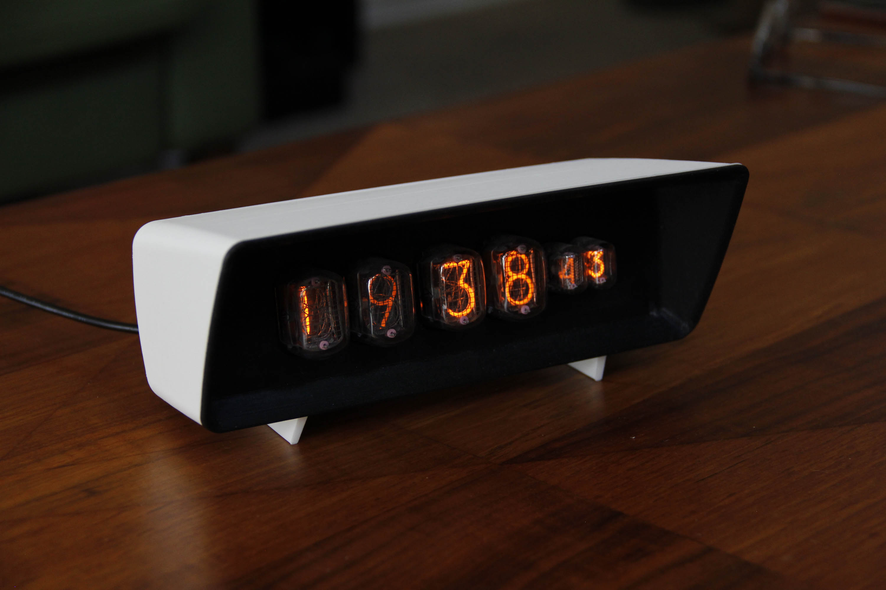 Miniatura 19 do modelo 3D Midcentury Nixie Digital Clock Case