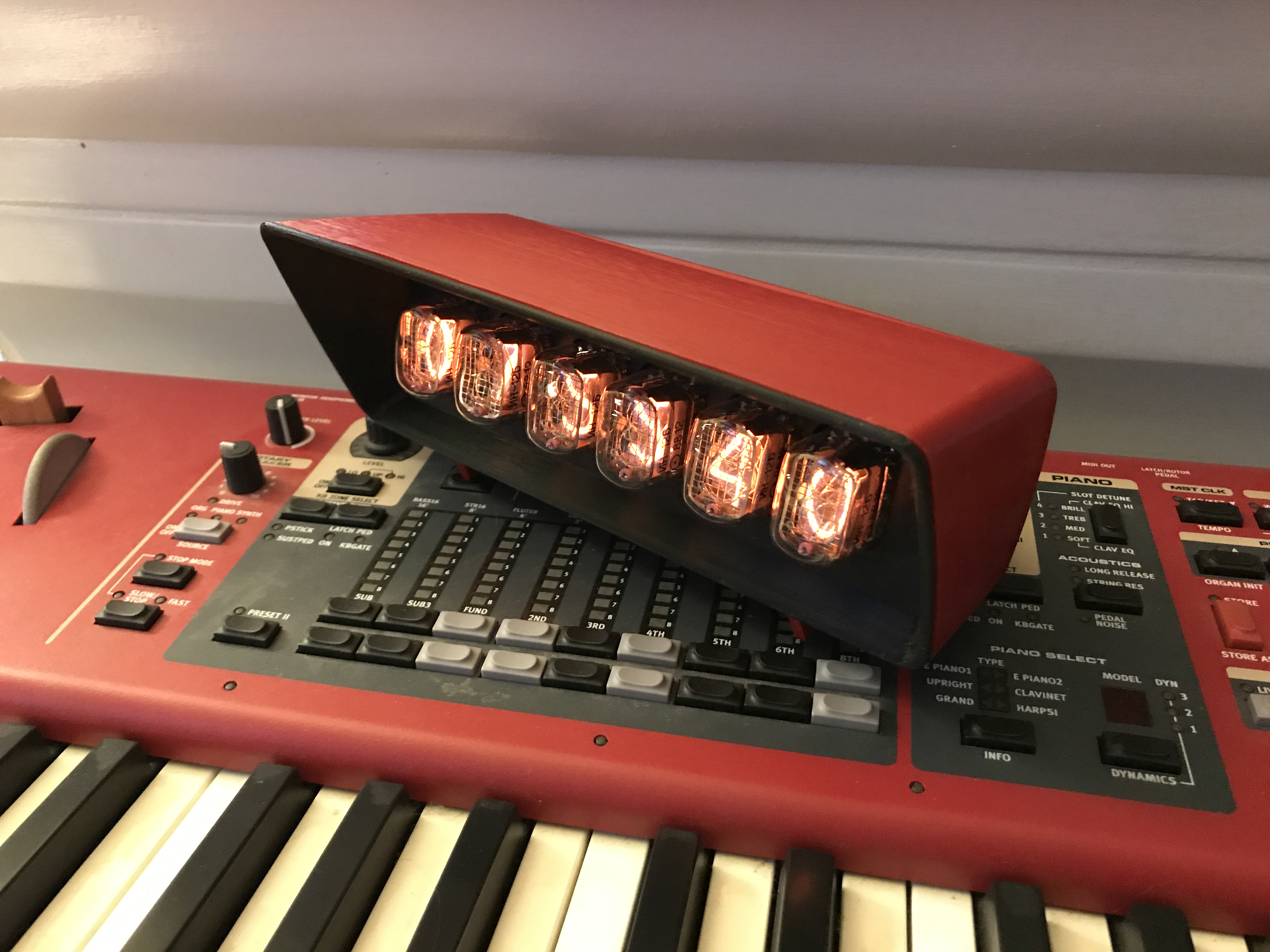 Miniatura 14 do modelo 3D Midcentury Nixie Digital Clock Case