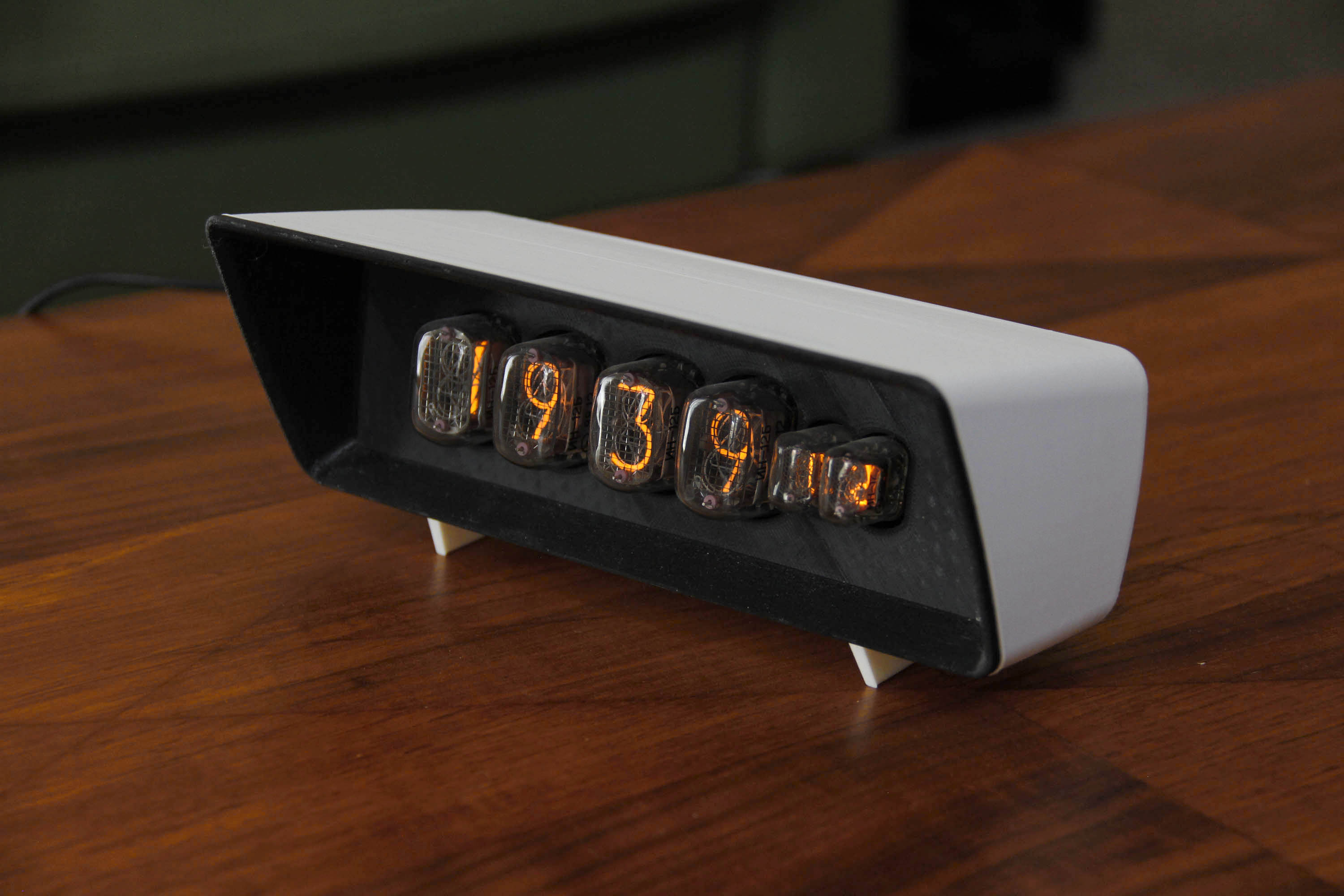 Miniatura 3 do modelo 3D Midcentury Nixie Digital Clock Case