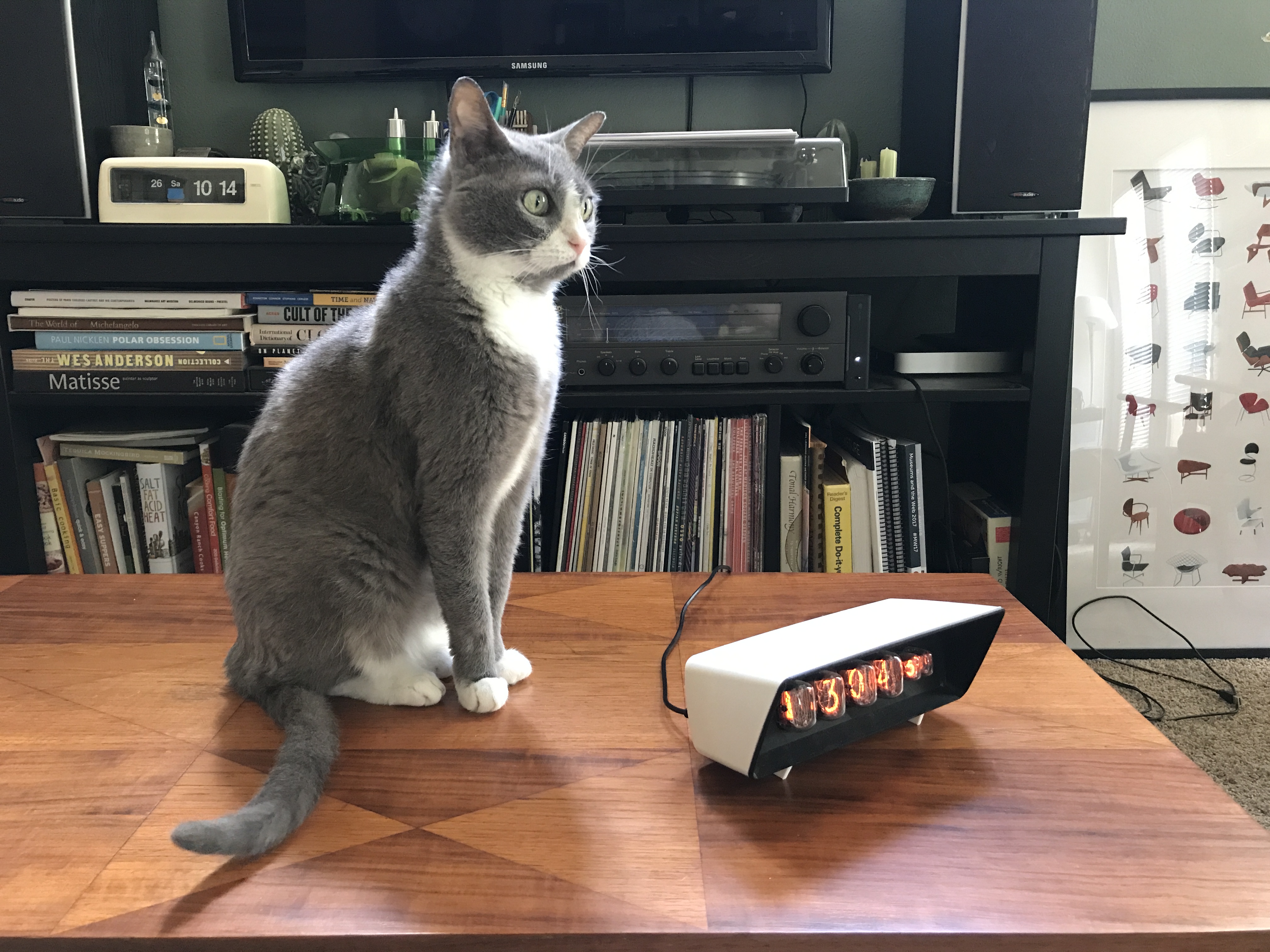 Miniatura 20 do modelo 3D Midcentury Nixie Digital Clock Case