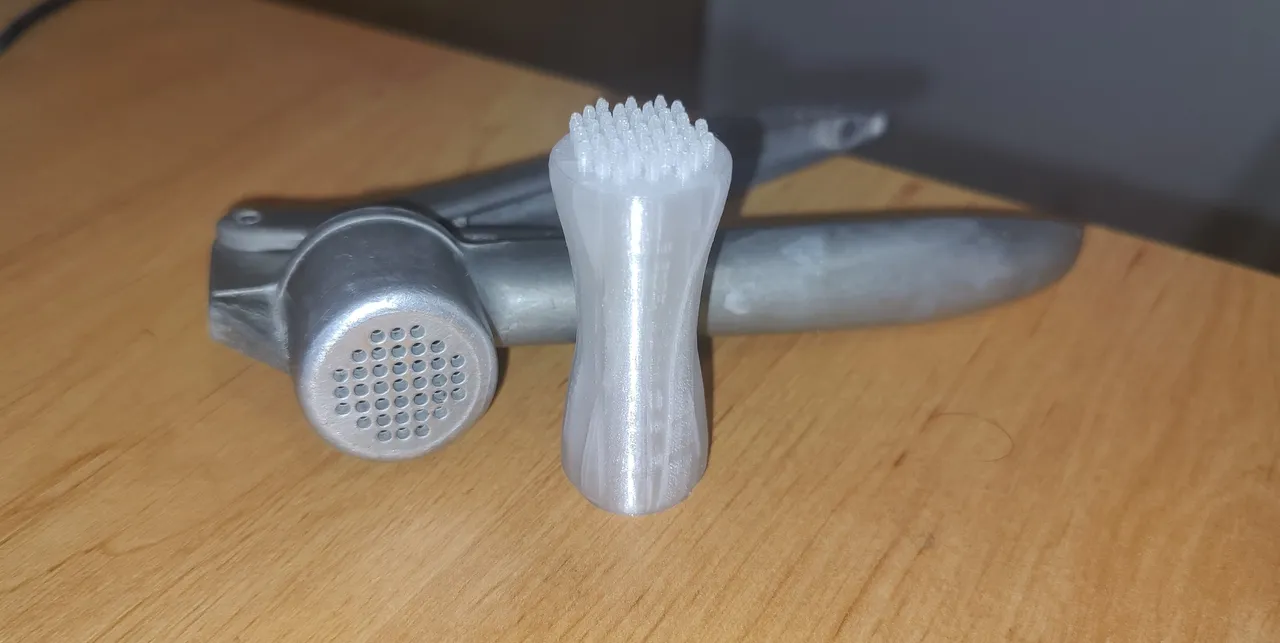 Free STL file Garlic Press Cleaner (Pampered Chef model K11) 🧄・3D print  model to download・Cults