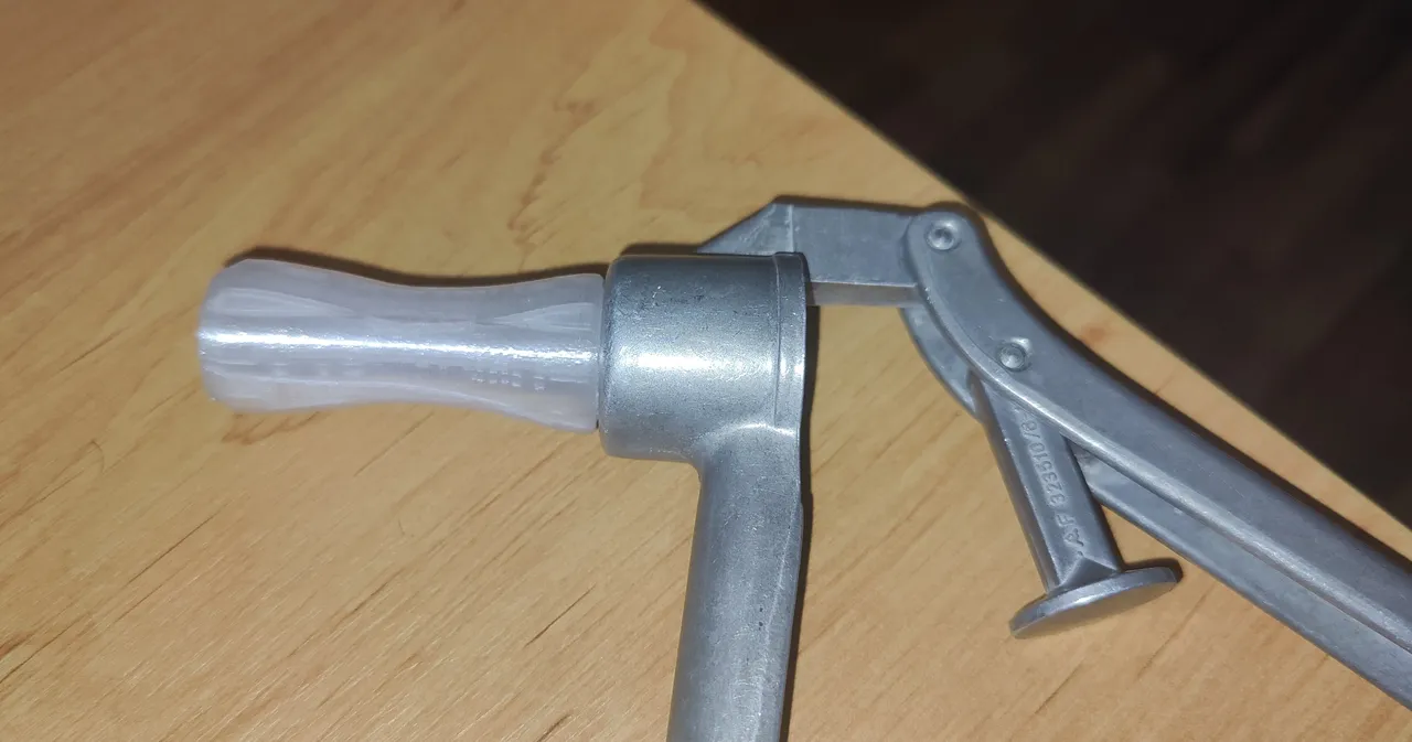 Free STL file Garlic Press Cleaner (Pampered Chef model K11) 🧄・3D print  model to download・Cults