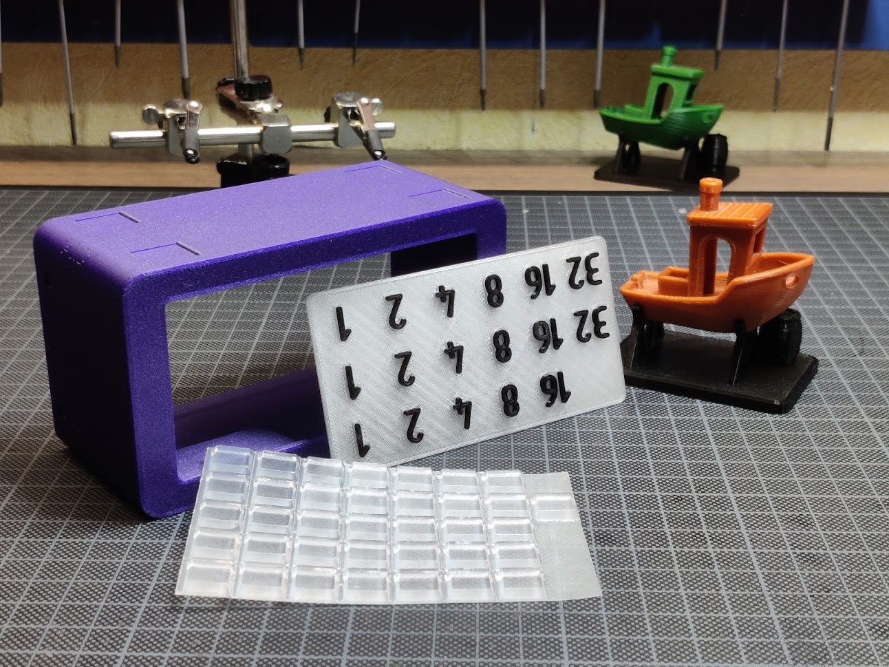 Miniatura 14 do modelo 3D BINARY wifi CLOCK
