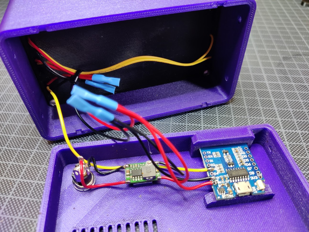 Miniatura 20 do modelo 3D BINARY wifi CLOCK