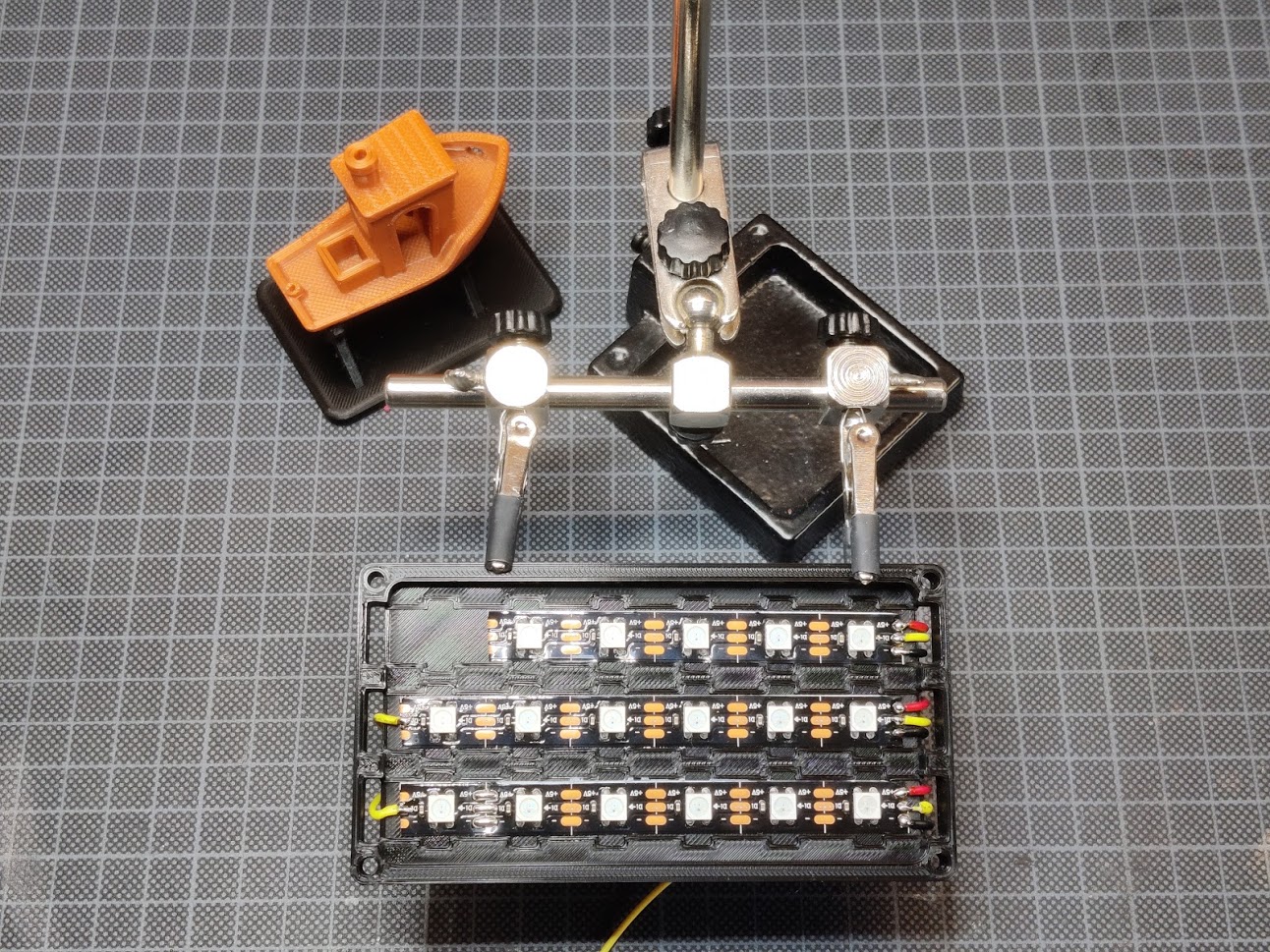 Miniatura 6 do modelo 3D BINARY wifi CLOCK