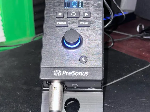 PreSonus Revelator io44 Desktop Stand