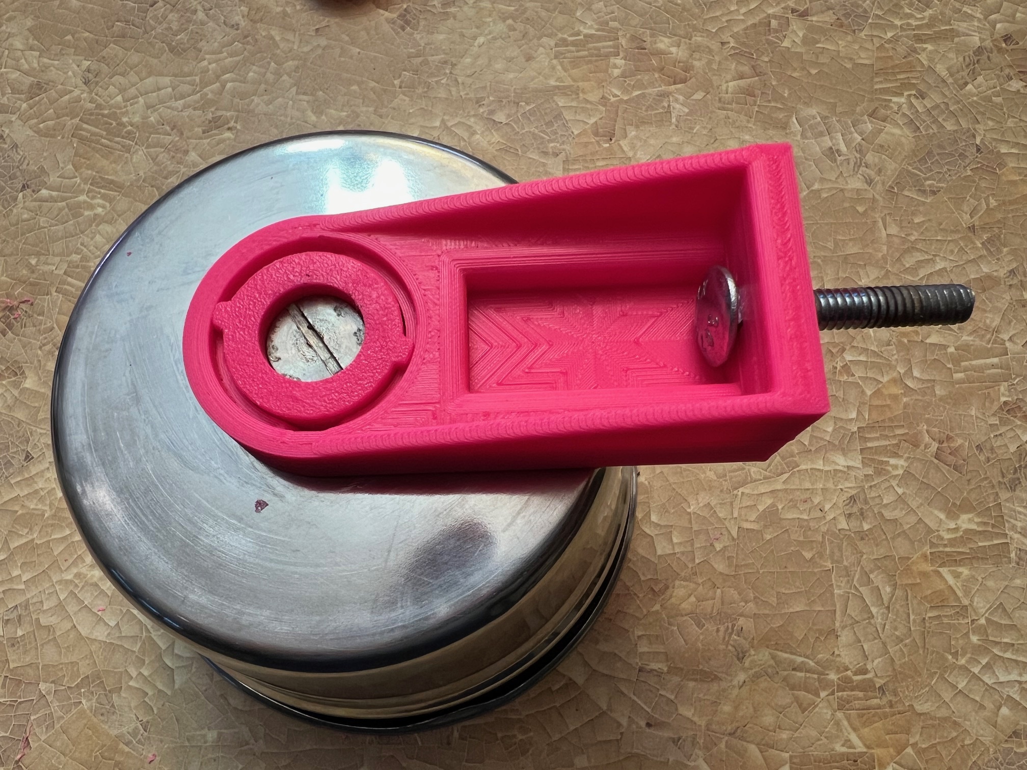 Water Bowl Crate Mount by Steve Download free STL model