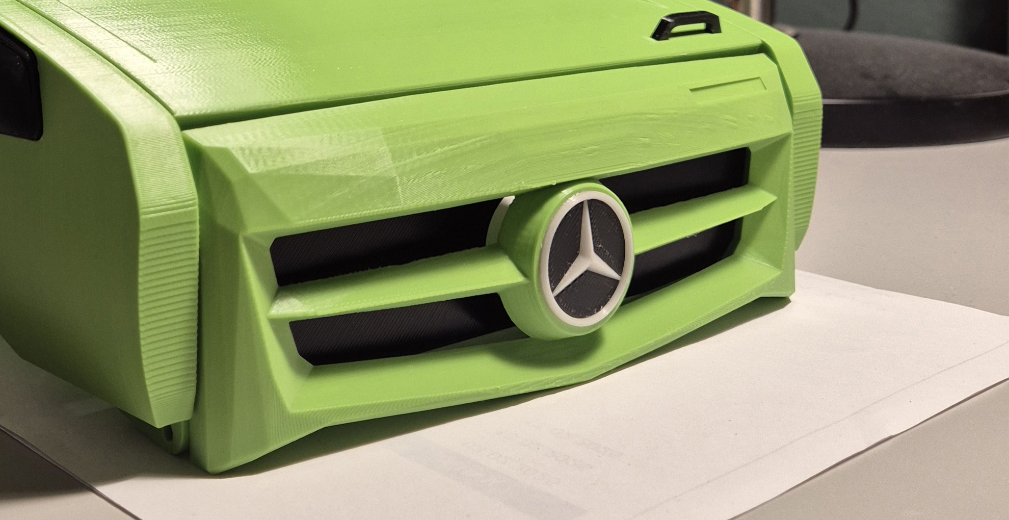 Mercedes UNIMOG U5023 1/10 grill multicolor [AMS]
