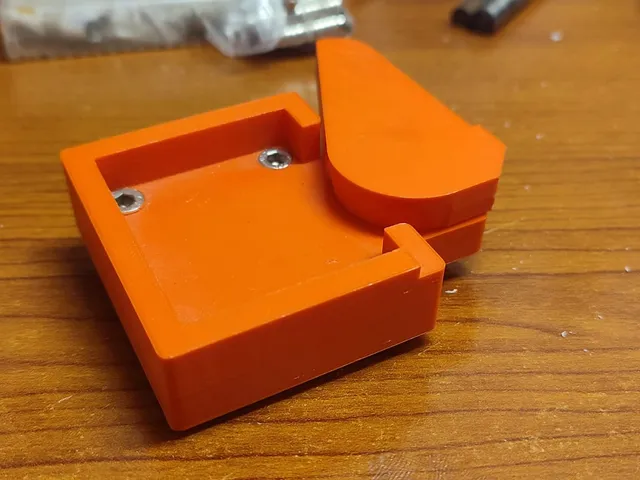Camera mounting plate with quick release