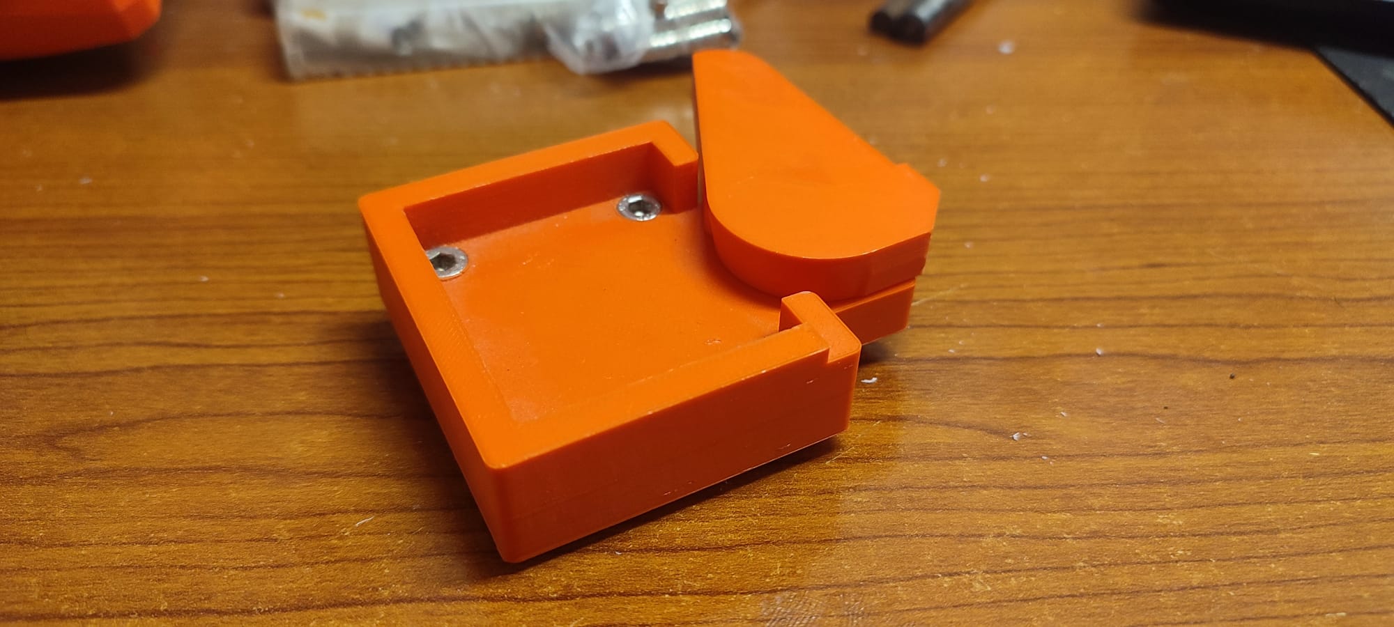 Camera mounting plate with quick release