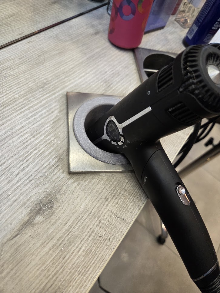 Adapter to reduce the opening for a hair dryer in a hairdressing salon