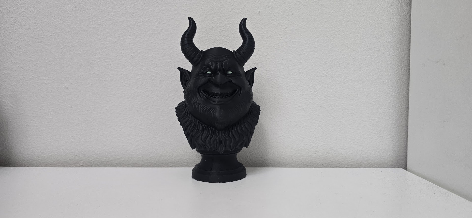 Halloween Krampus – The Grinning Trickster