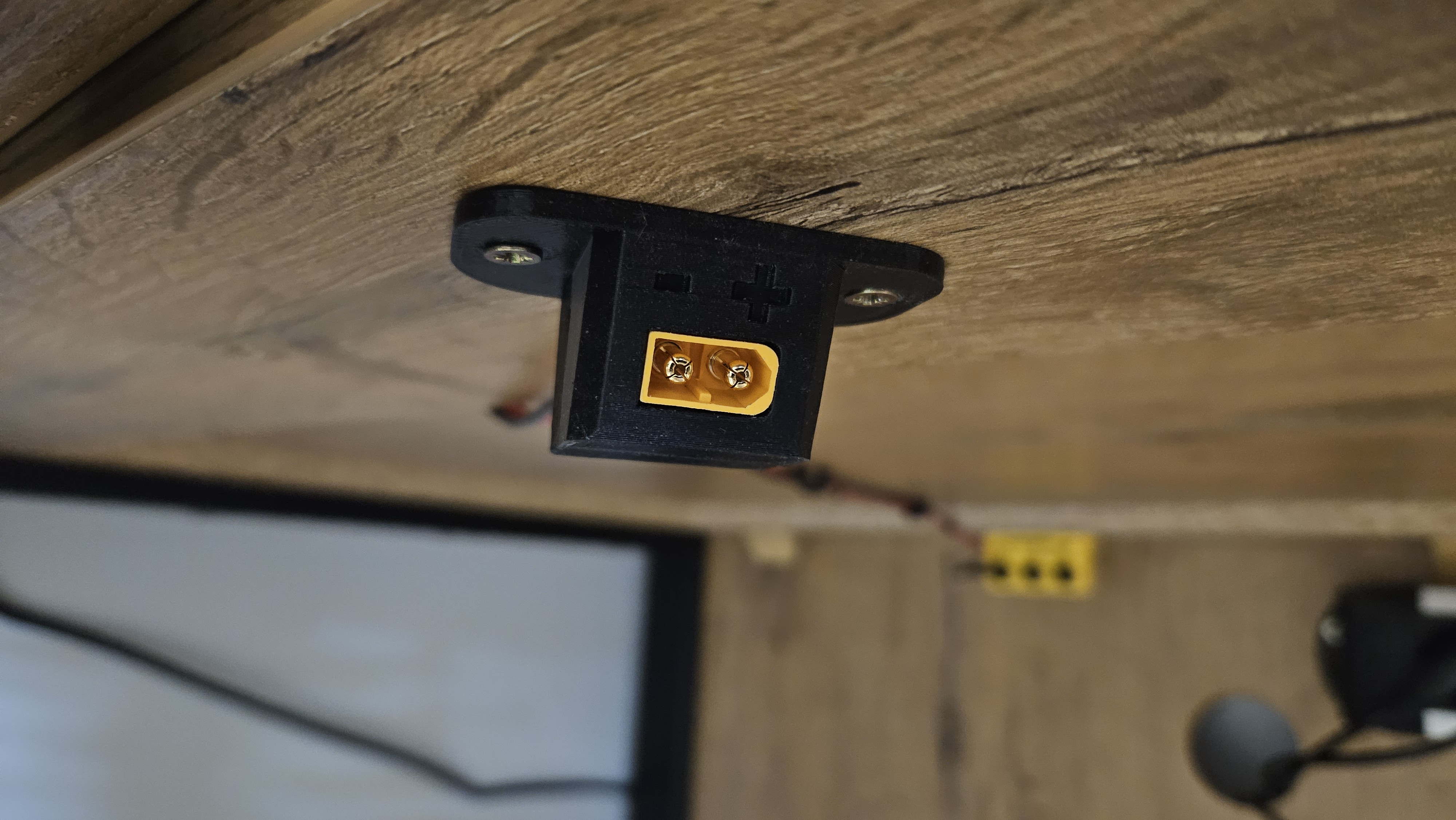 XT60 Mount under table