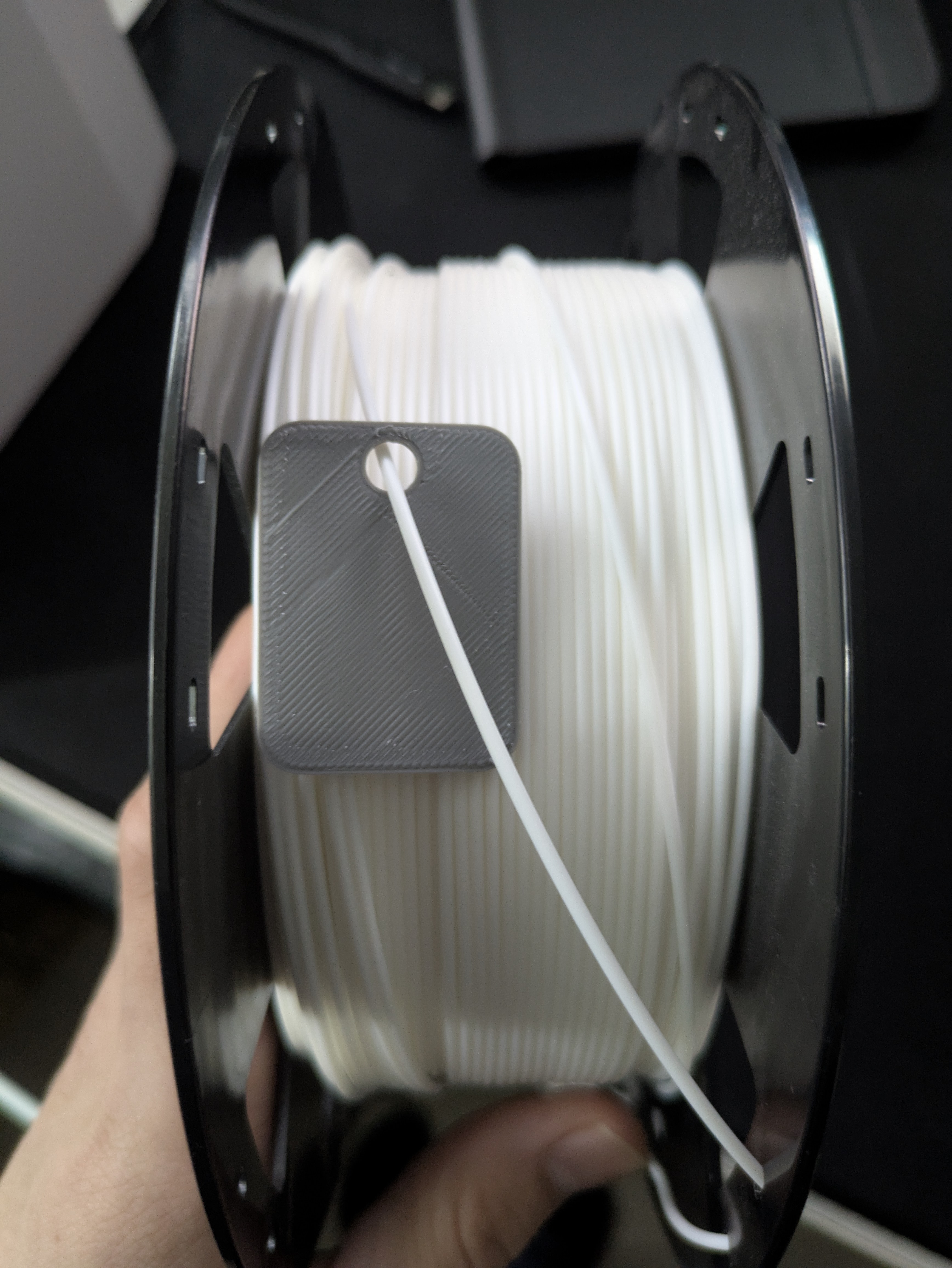 Basic clip to prevent filament tangles