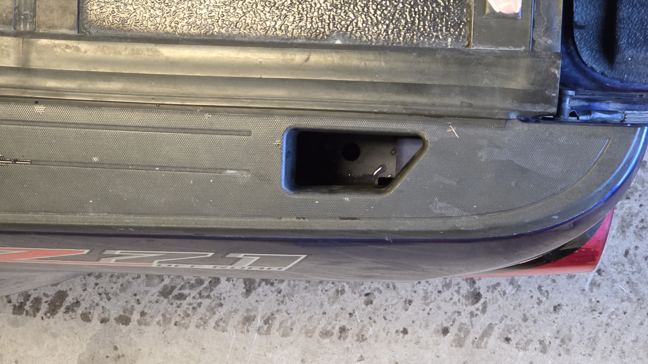 Chevy Colorado Stake hole plug 2015-2020 — miniatura 3