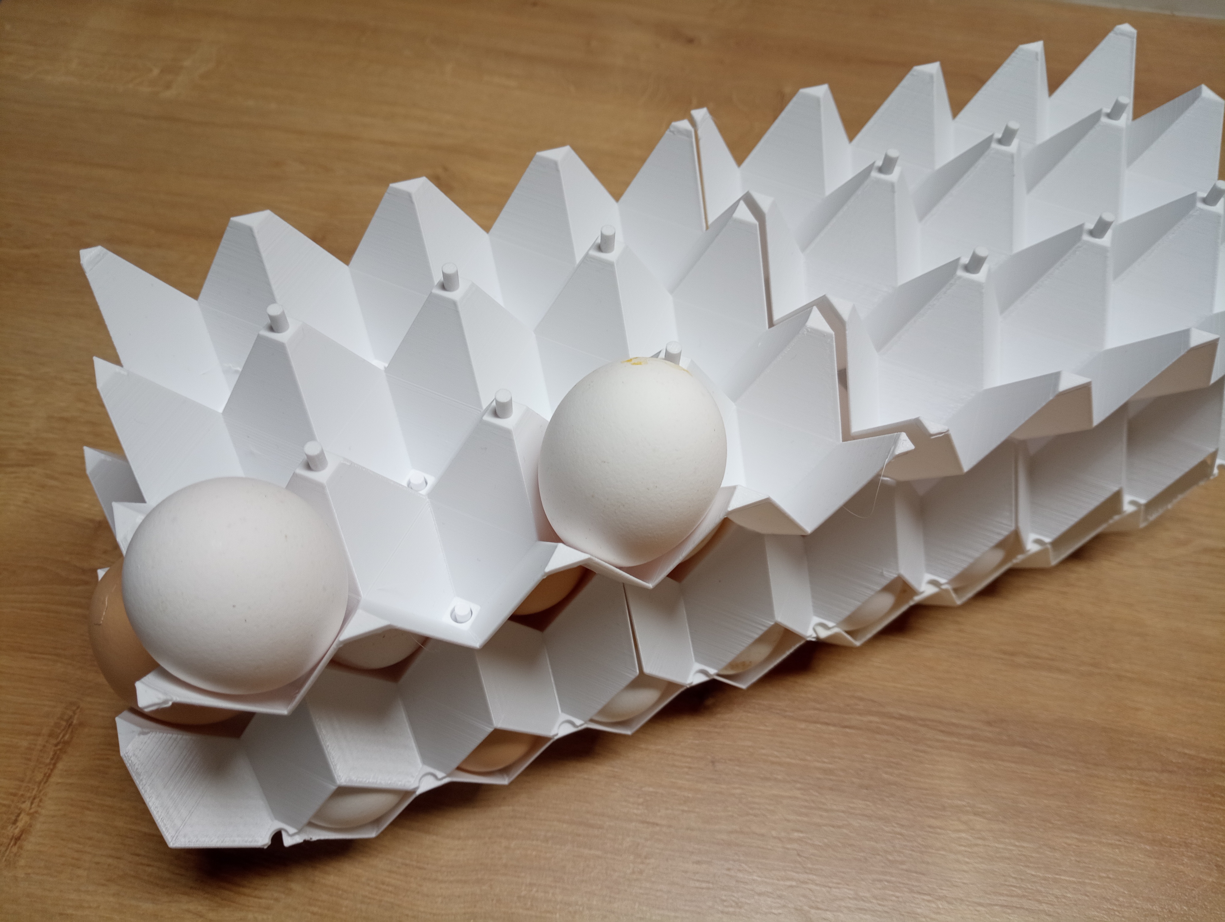 Miniatura 6 do modelo 3D Stackable Egg Holder