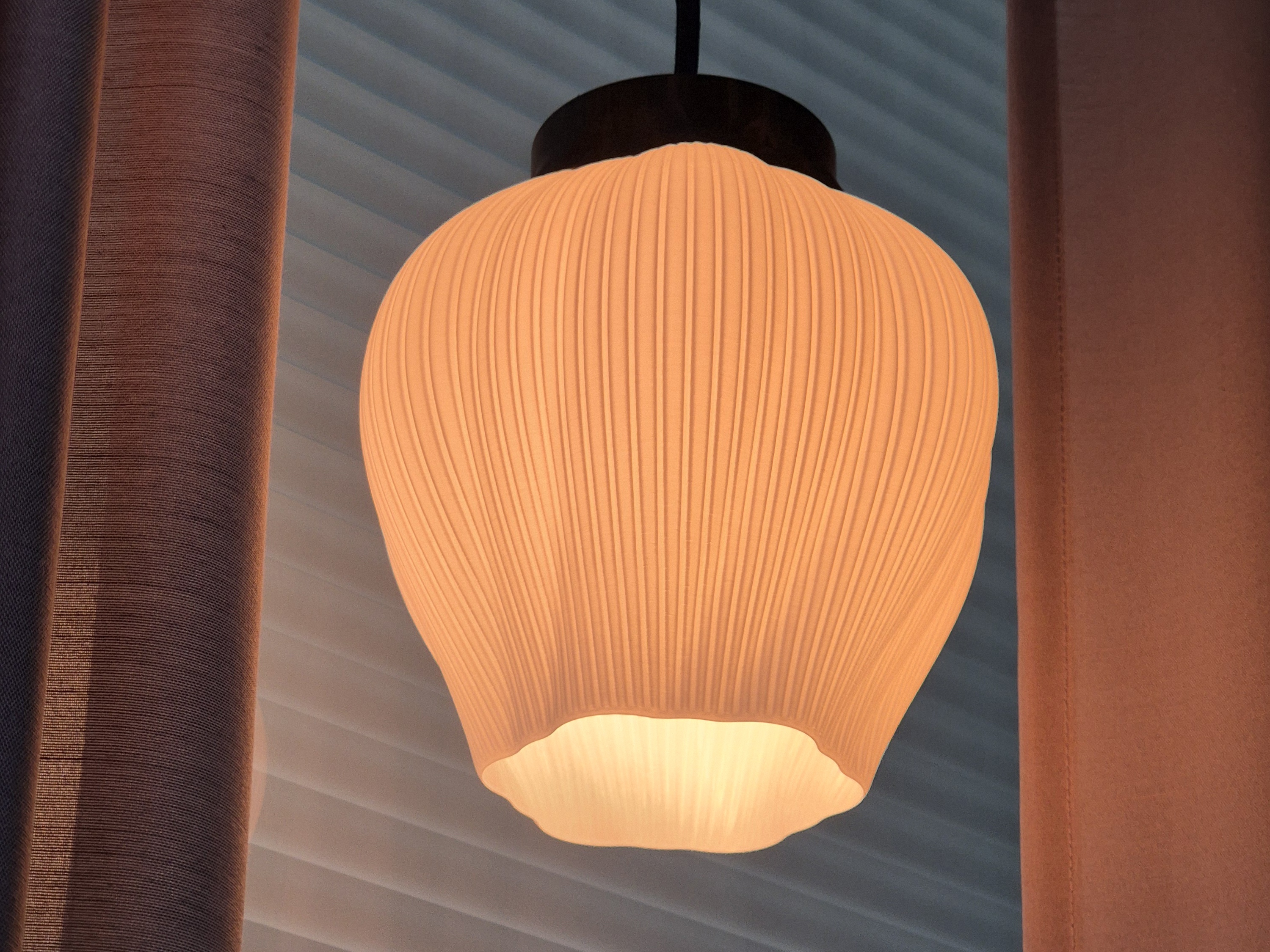 The Bud – Organic Pleated Lampshade (Vase Mode)
