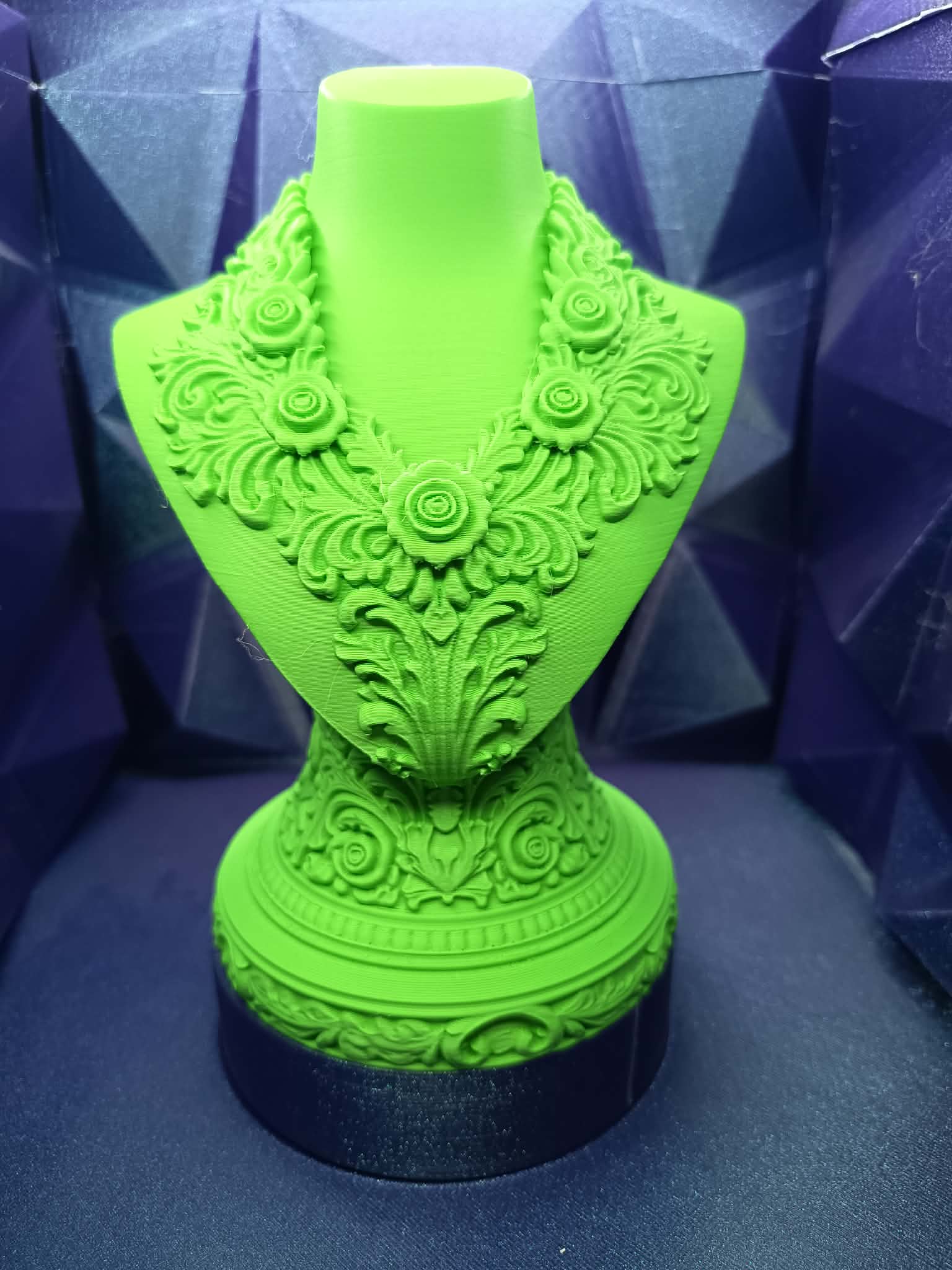 Rosavelle Adornment Pedestal Relic