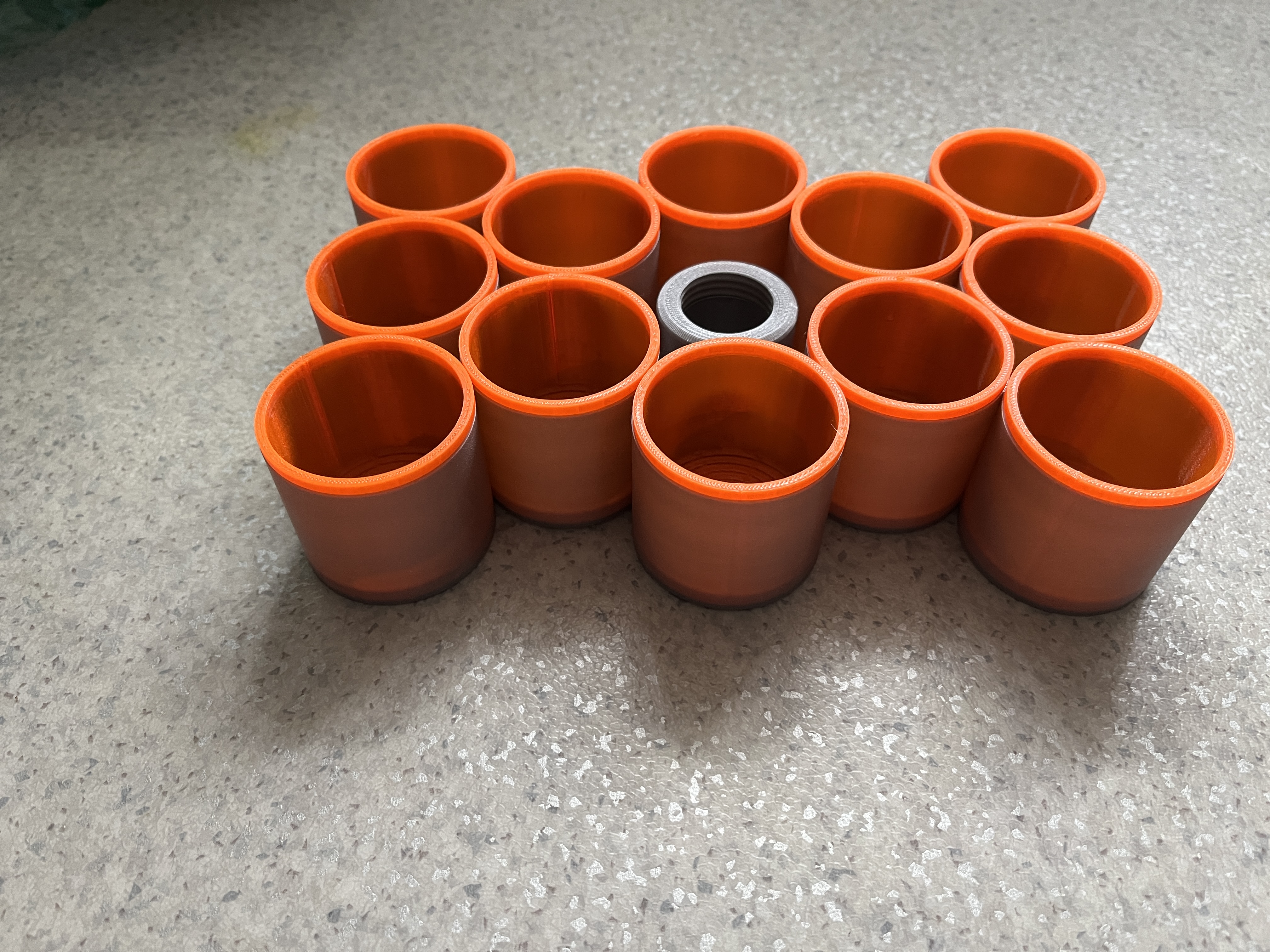 Samozavlažovací truhlík s PET zásobníkem vody V2 ,,Self-watering planter with PET water reservoir V2