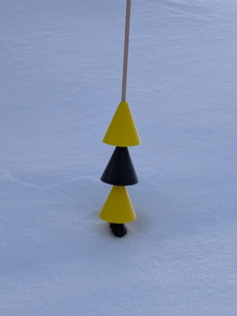 Snow stake snow depth indicator