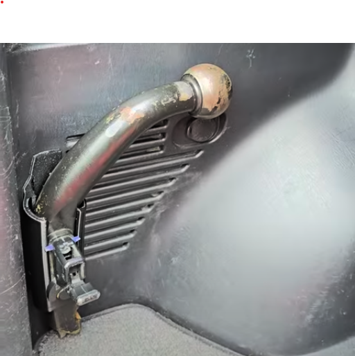 Toyota removable towbar holder