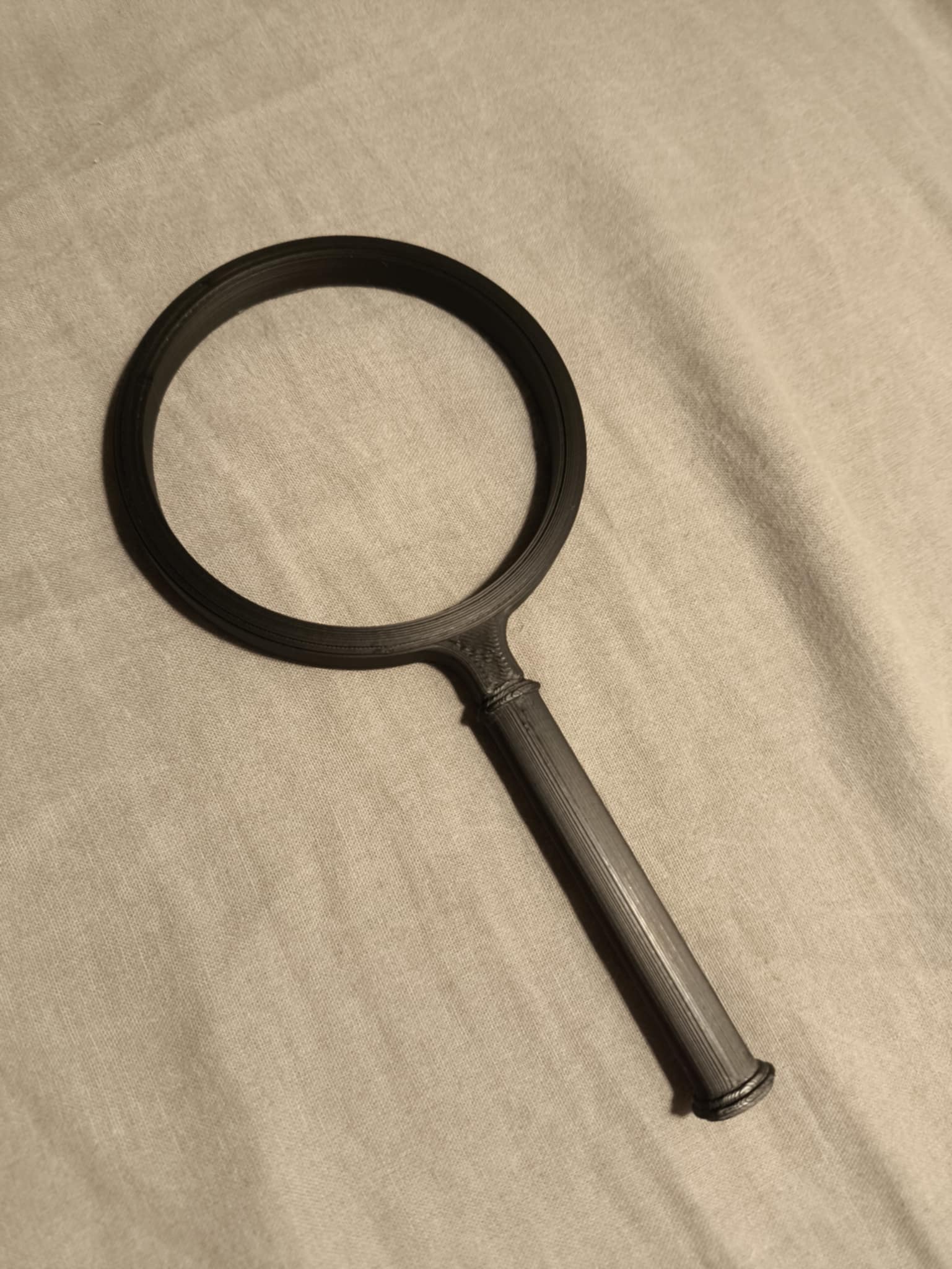 Magnifying glass prop